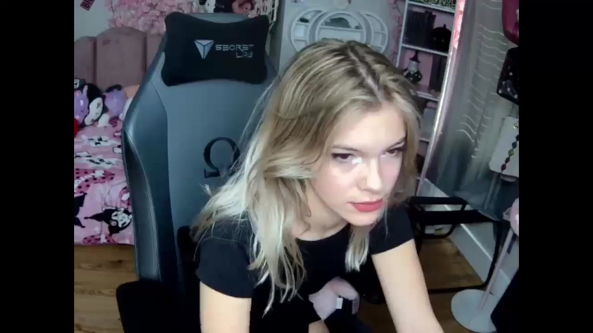 Gallery image thumbnail from Lil__Bunny's myfreecams stream on, 11/30/2024, 17:02 image 3 of 20