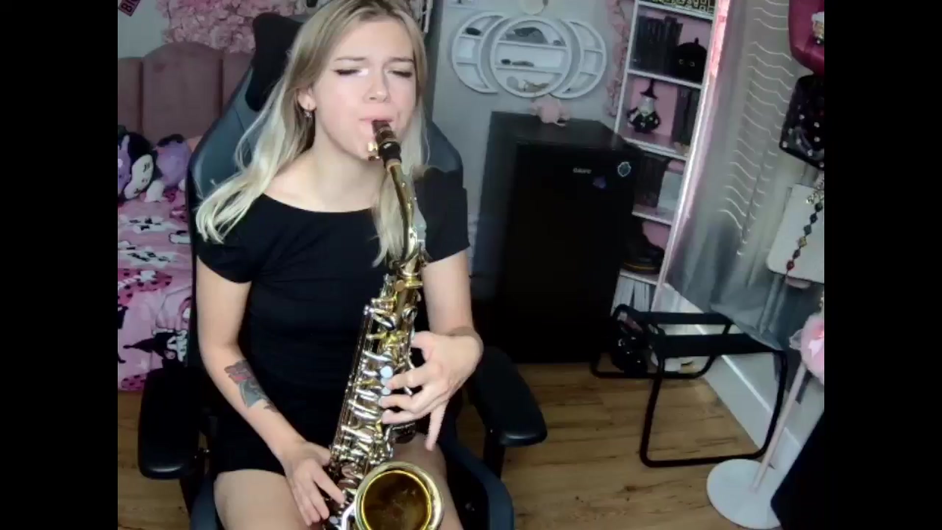 Gallery image thumbnail from Lil__Bunny's myfreecams stream on, 11/30/2024, 17:02 image 9 of 20