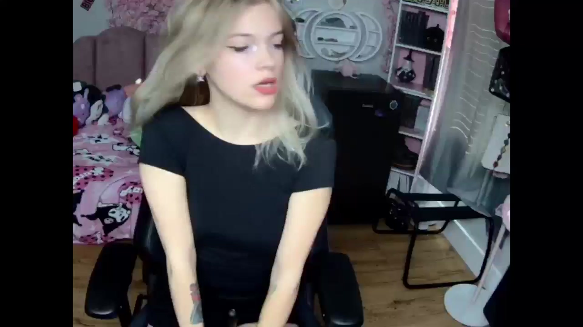 Gallery image thumbnail from Lil__Bunny's myfreecams stream on, 11/30/2024, 17:02 image 1 of 20