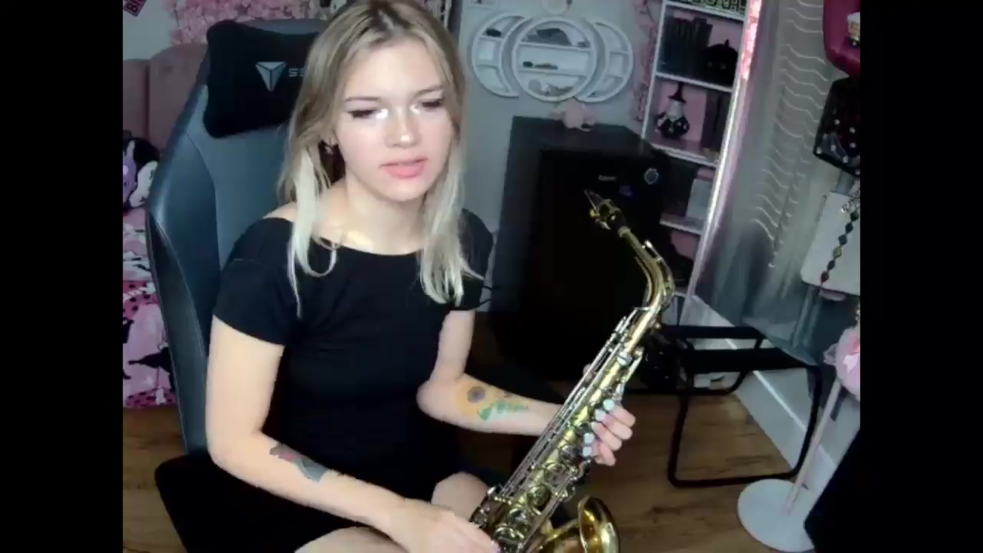 Gallery image thumbnail from Lil__Bunny's myfreecams stream on, 11/30/2024, 17:02 image 10 of 20