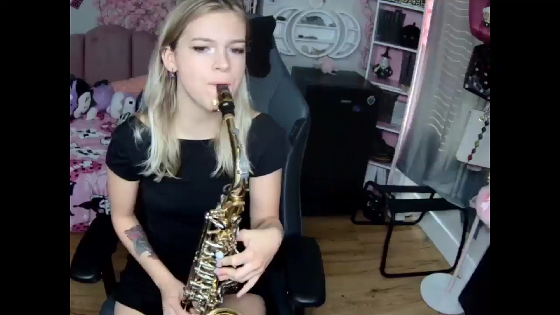 Gallery image thumbnail from Lil__Bunny's myfreecams stream on, 11/30/2024, 17:02 image 8 of 20