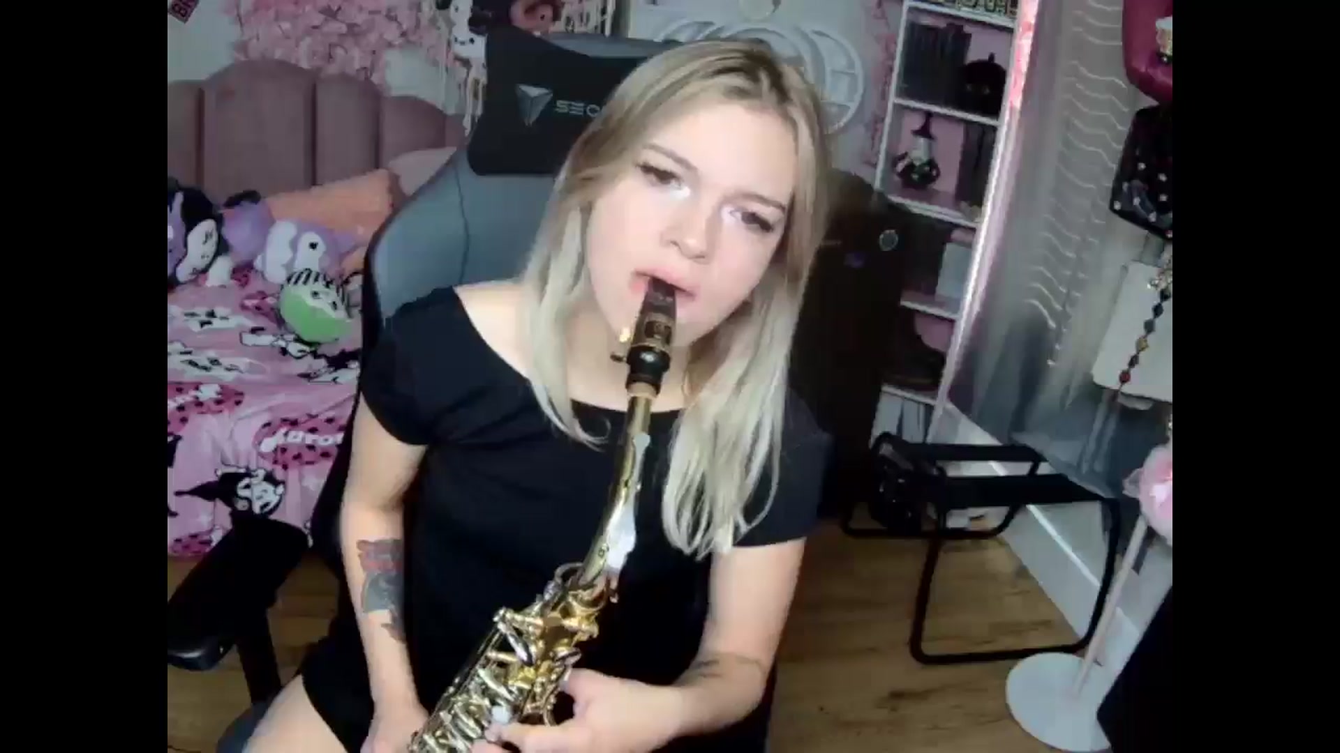 Gallery image thumbnail from Lil__Bunny's myfreecams stream on, 11/30/2024, 17:02 image 11 of 20