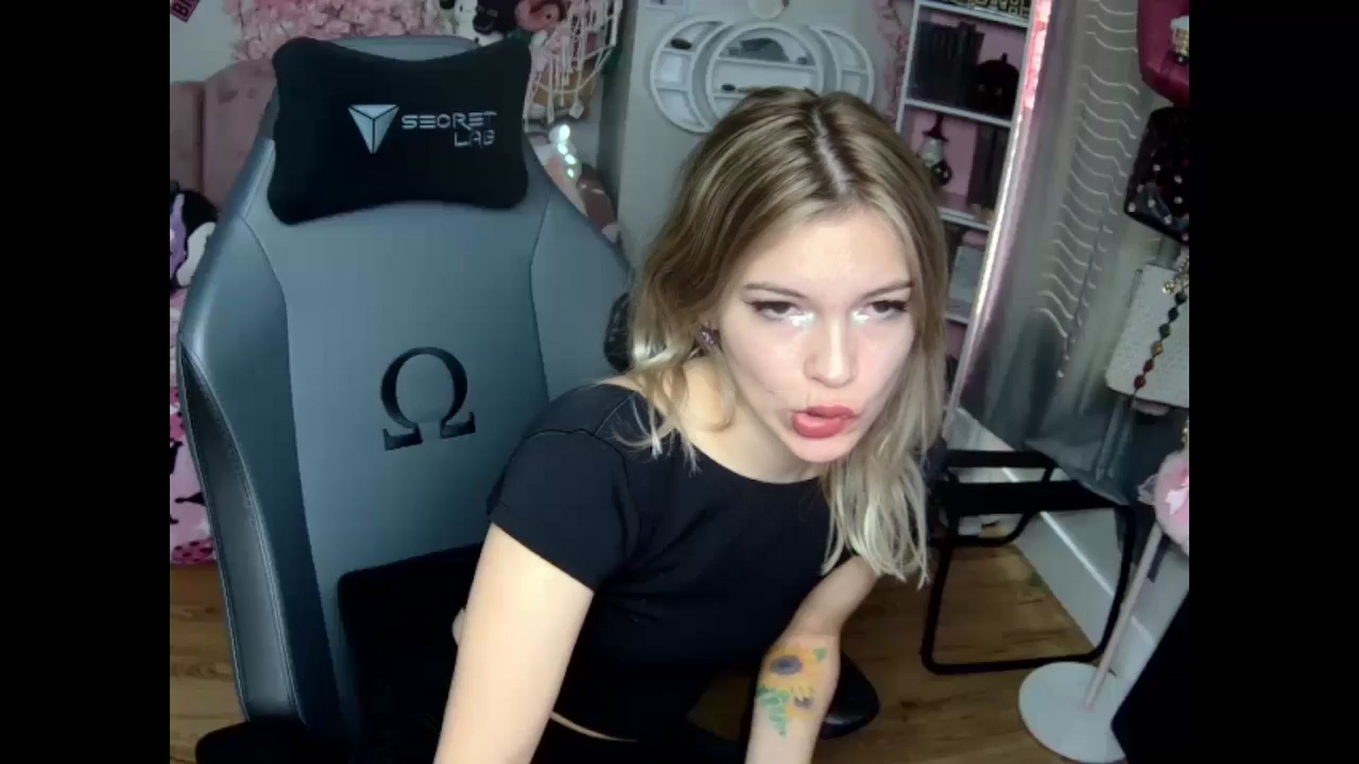 Gallery image thumbnail from Lil__Bunny's myfreecams stream on, 11/30/2024, 17:02 image 15 of 20