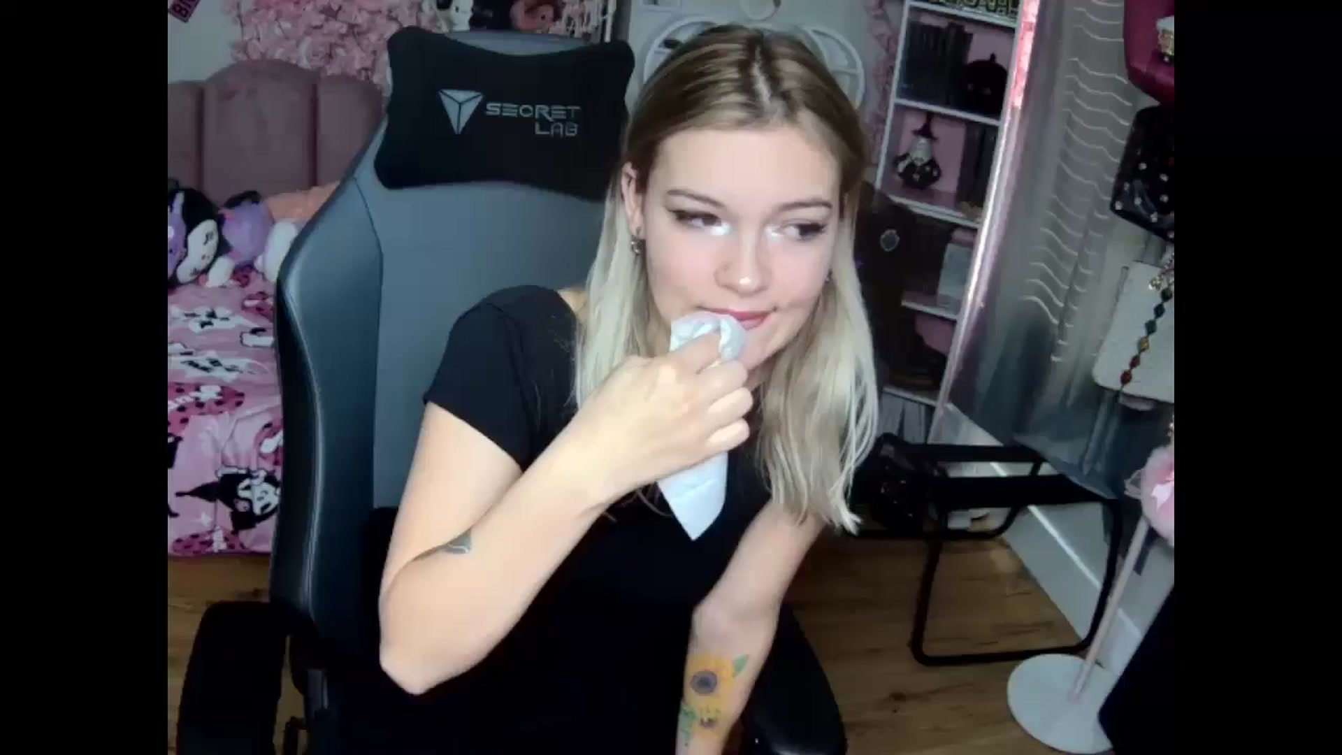 Gallery image thumbnail from Lil__Bunny's myfreecams stream on, 11/30/2024, 17:02 image 7 of 20