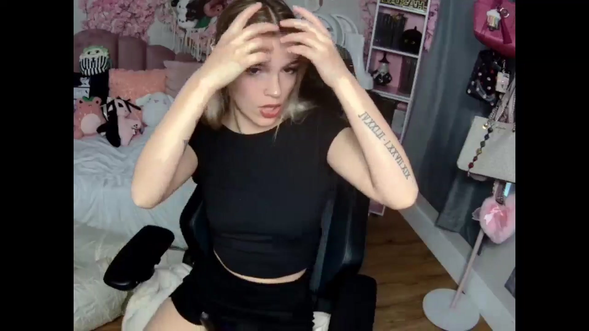 Gallery image thumbnail from Lil__Bunny's myfreecams stream on, 12/01/2024, 20:44 image 9 of 20