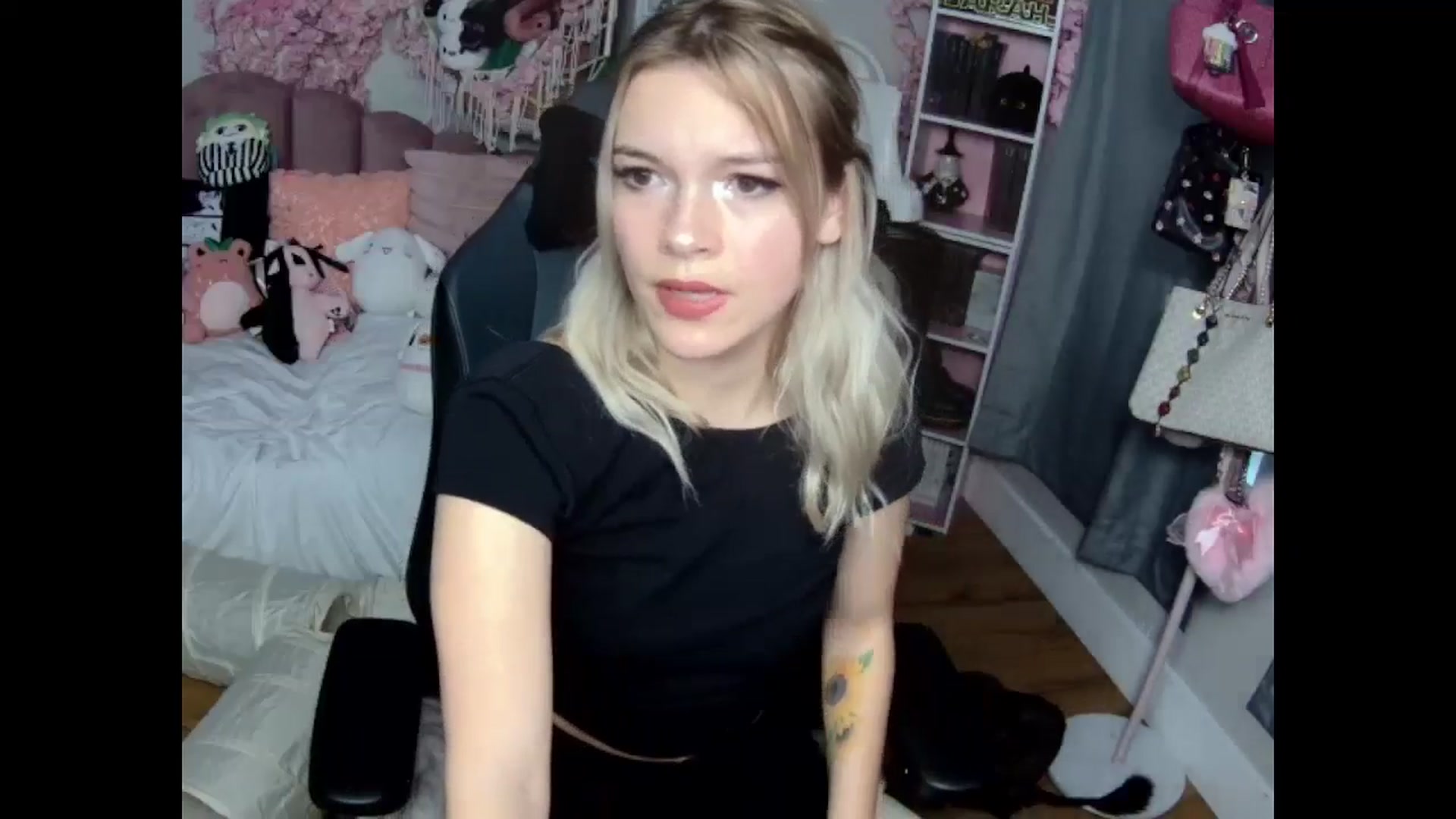 Gallery image thumbnail from Lil__Bunny's myfreecams stream on, 12/01/2024, 20:44 image 7 of 20