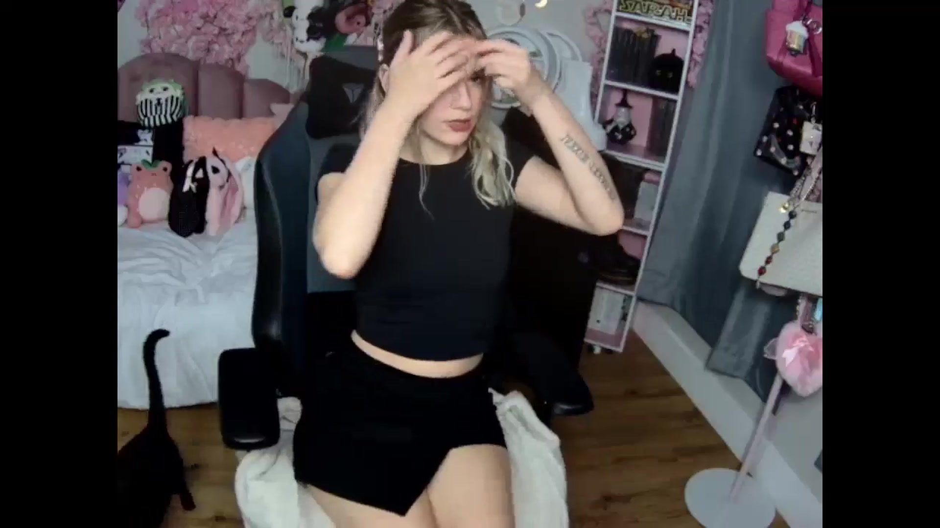 Gallery image thumbnail from Lil__Bunny's myfreecams stream on, 12/01/2024, 22:21 image 11 of 20