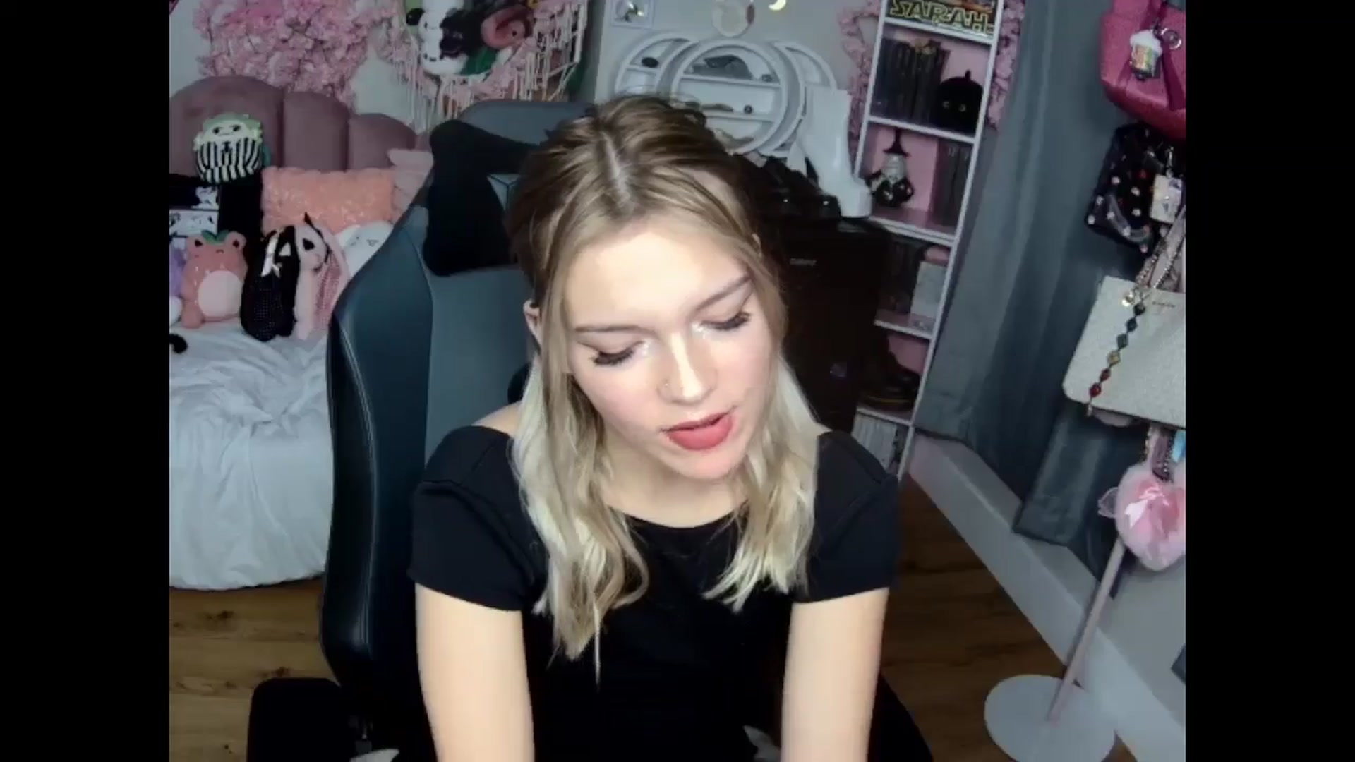 Gallery image thumbnail from Lil__Bunny's myfreecams stream on, 12/01/2024, 22:21 image 14 of 20