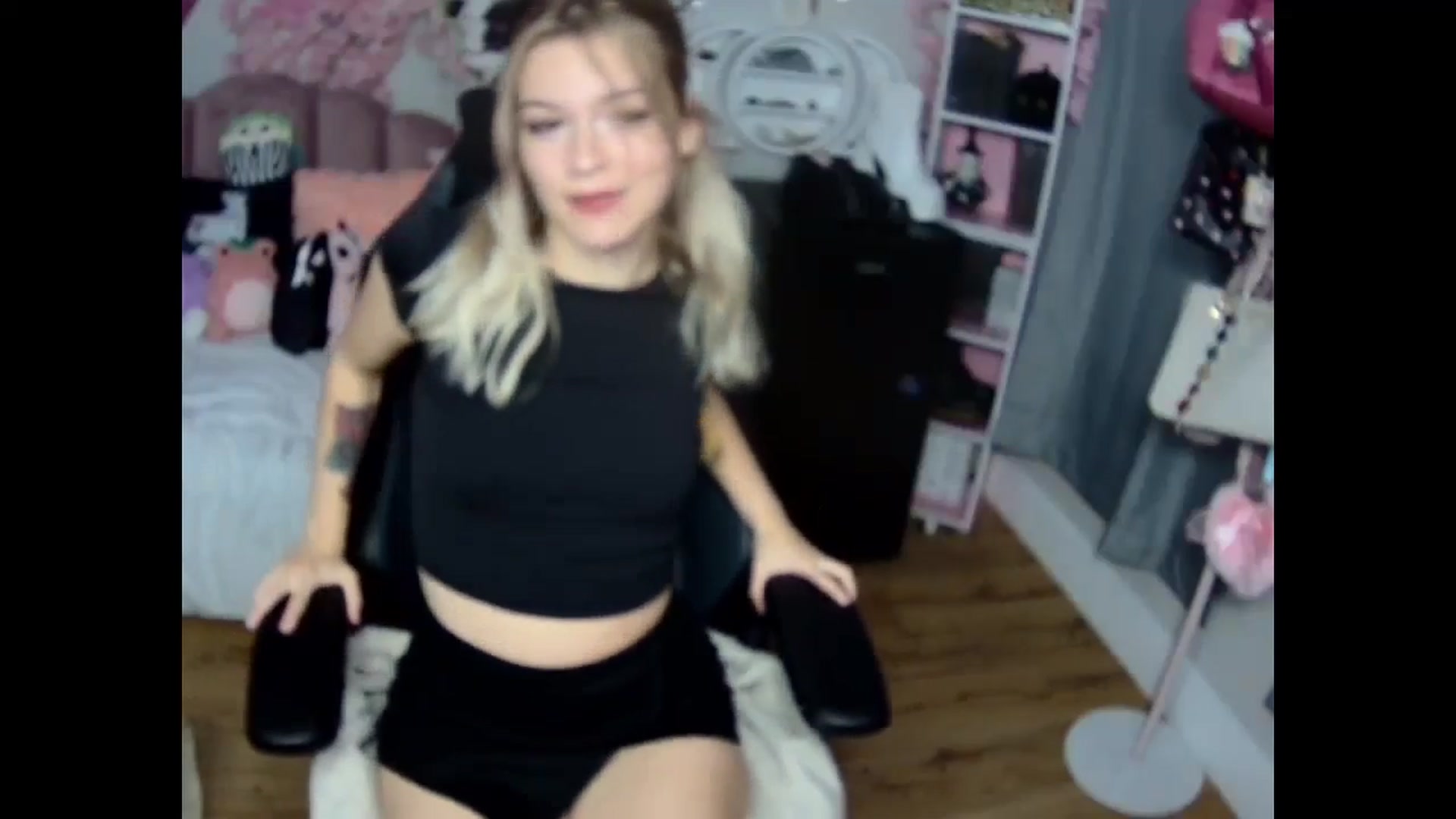 Gallery image thumbnail from Lil__Bunny's myfreecams stream on, 12/01/2024, 22:21 image 9 of 20