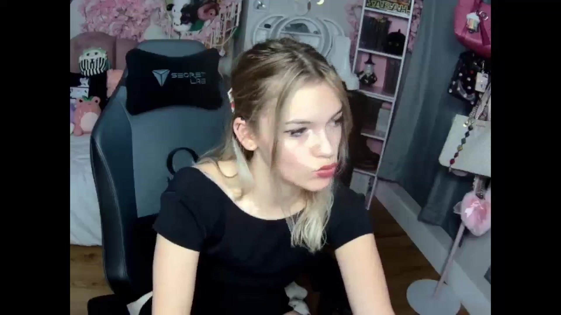 Gallery image thumbnail from Lil__Bunny's myfreecams stream on, 12/01/2024, 23:53 image 13 of 20