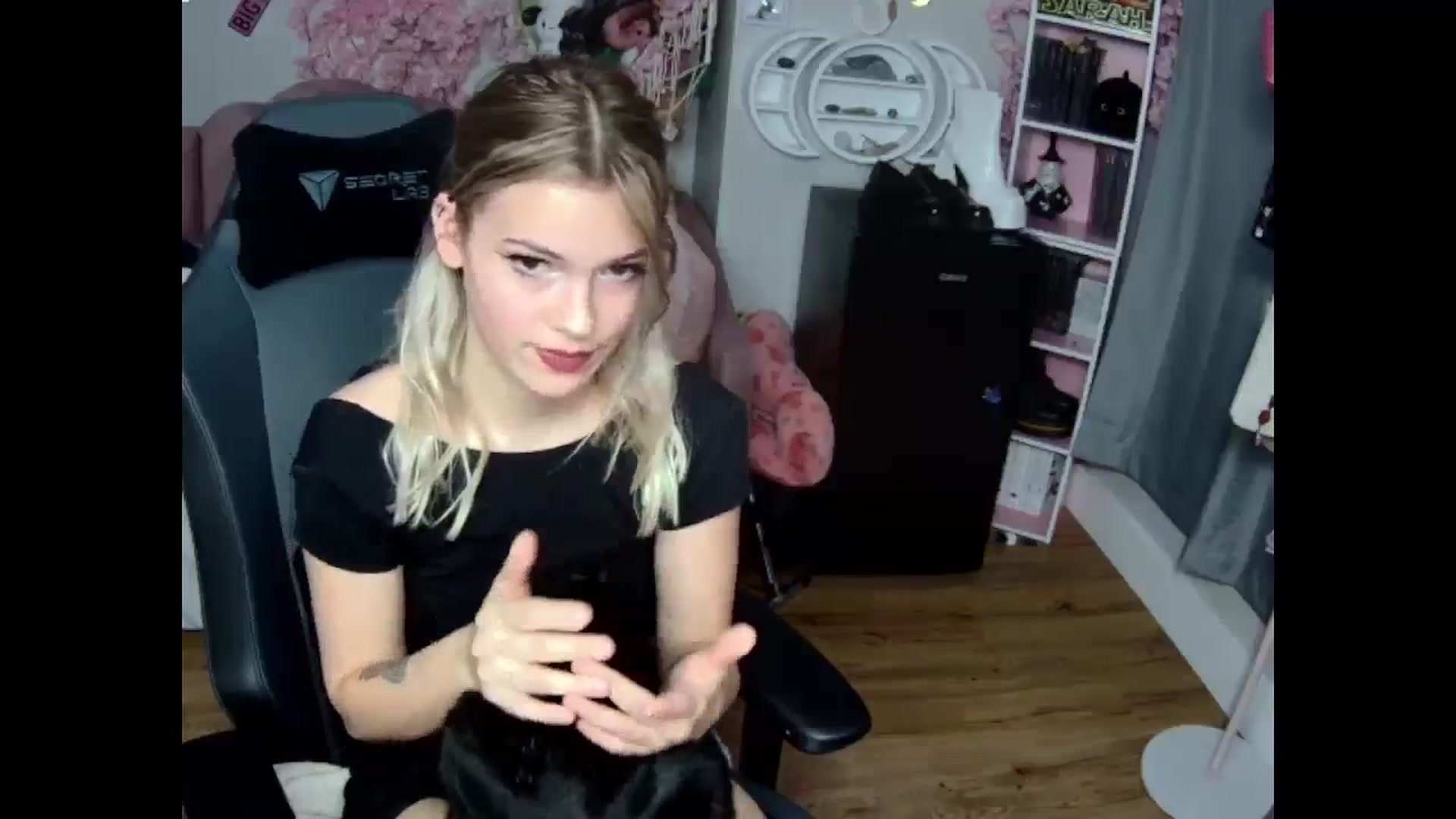 Gallery image thumbnail from Lil__Bunny's myfreecams stream on, 12/01/2024, 23:53 image 14 of 20