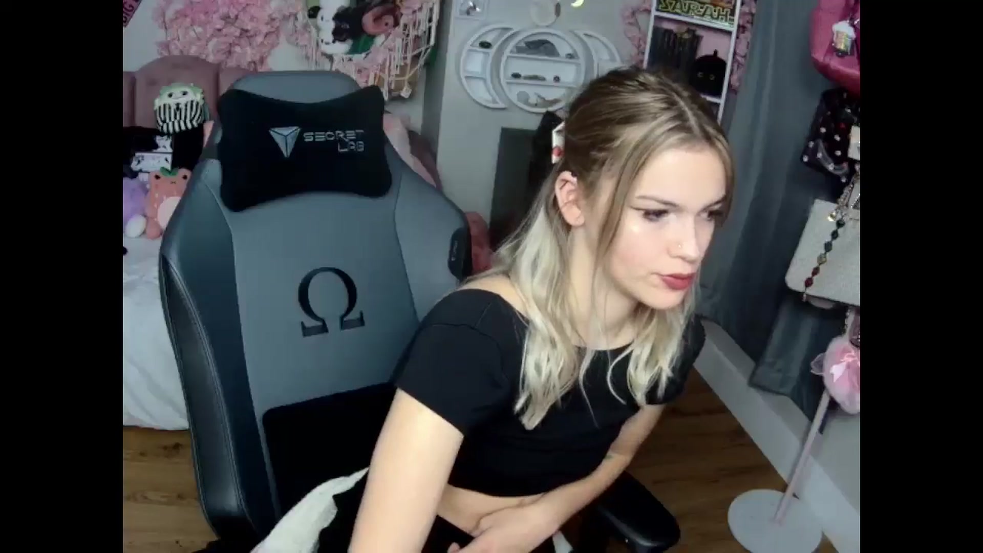 Gallery image thumbnail from Lil__Bunny's myfreecams stream on, 12/01/2024, 23:53 image 6 of 20