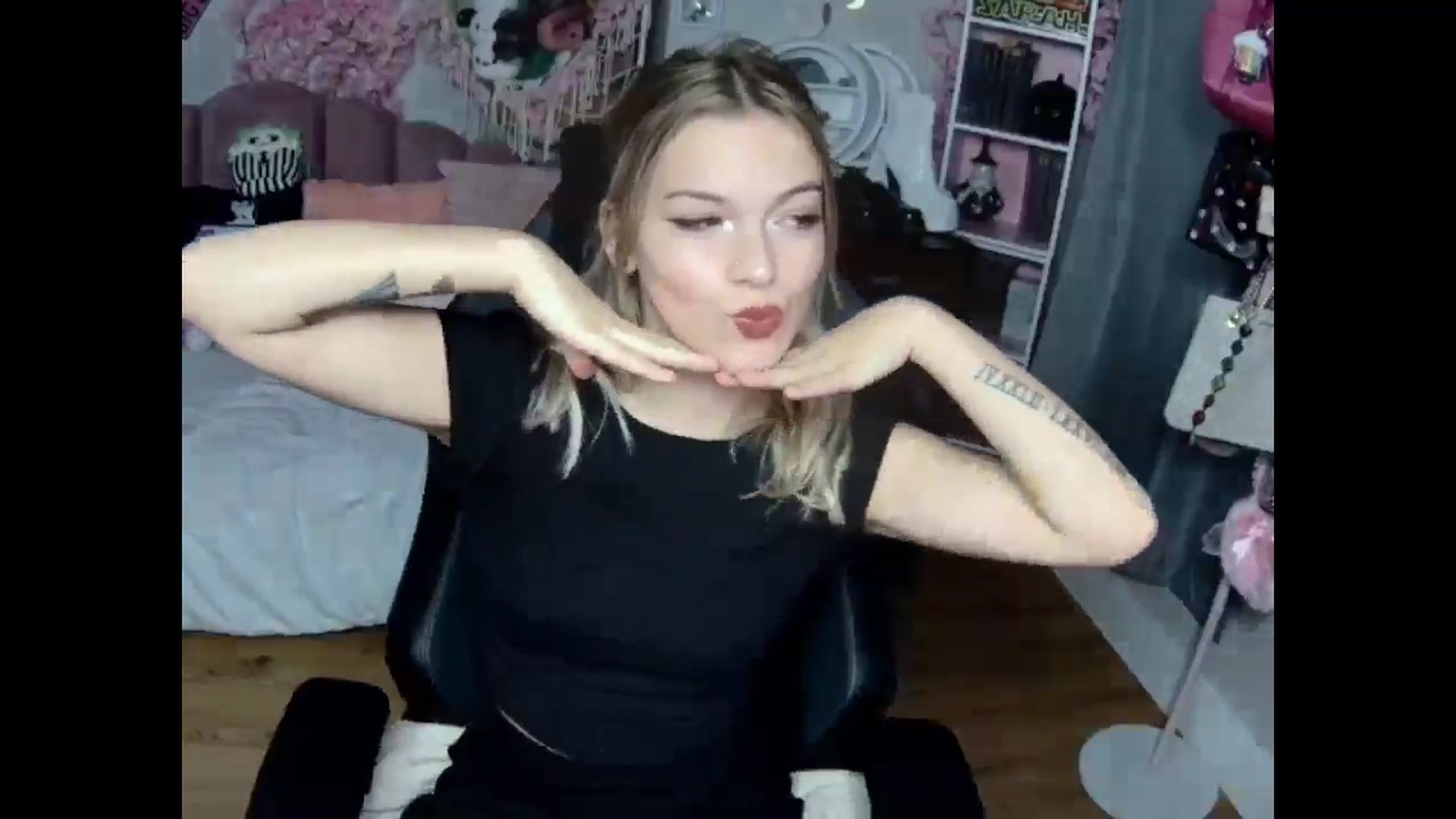 Gallery image thumbnail from Lil__Bunny's myfreecams stream on, 12/01/2024, 23:53 image 2 of 20