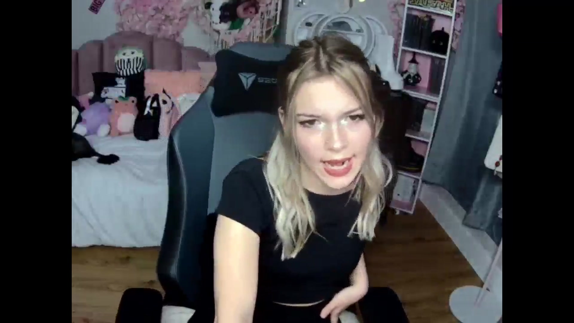 Gallery image thumbnail from Lil__Bunny's myfreecams stream on, 12/01/2024, 23:53 image 16 of 20