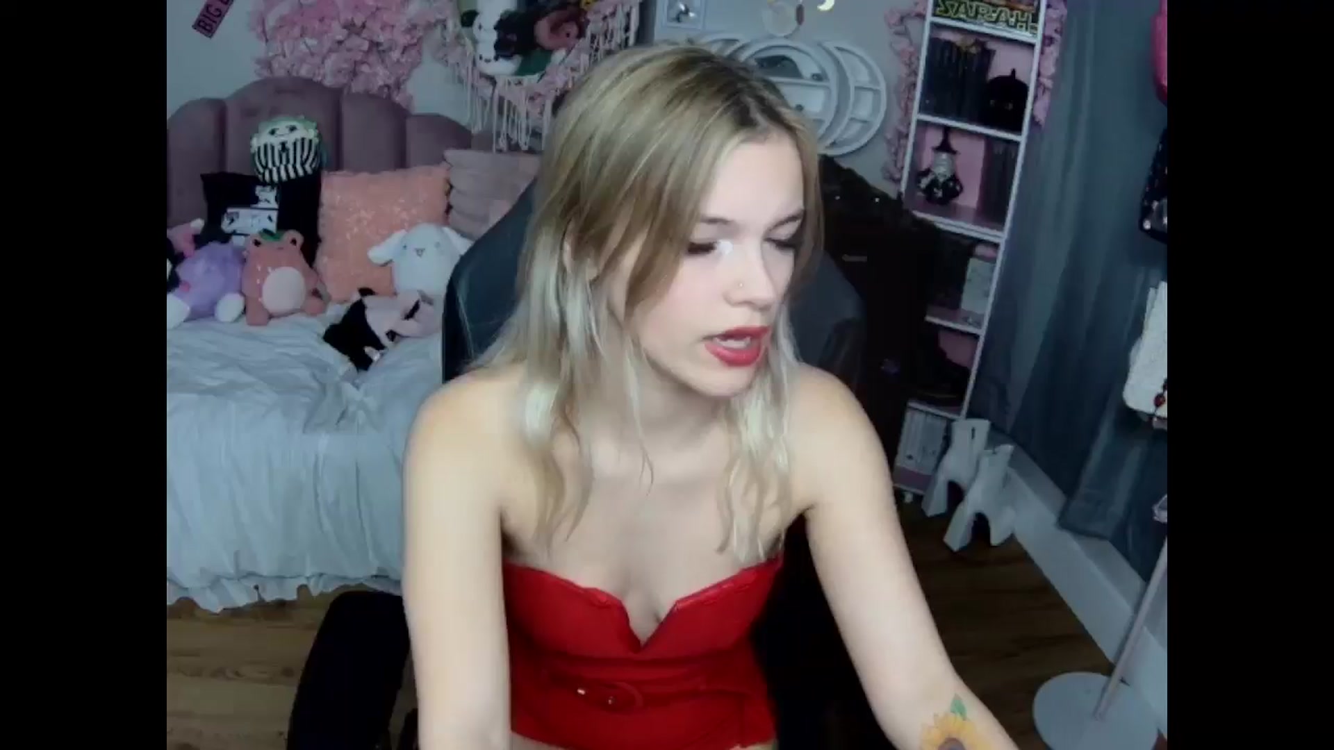 Gallery image thumbnail from Lil__Bunny's myfreecams stream on, 12/02/2024, 21:54 image 2 of 20