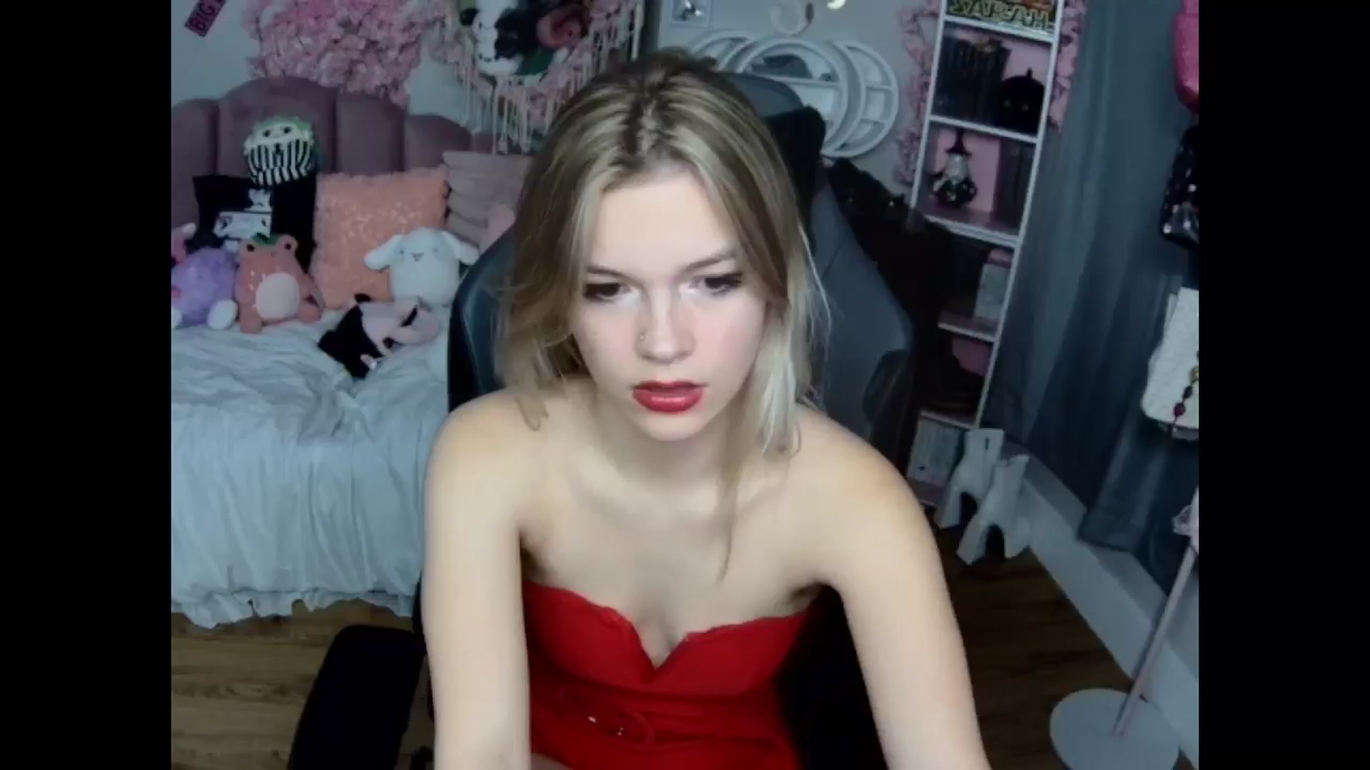 Gallery image thumbnail from Lil__Bunny's myfreecams stream on, 12/02/2024, 21:54 image 20 of 20