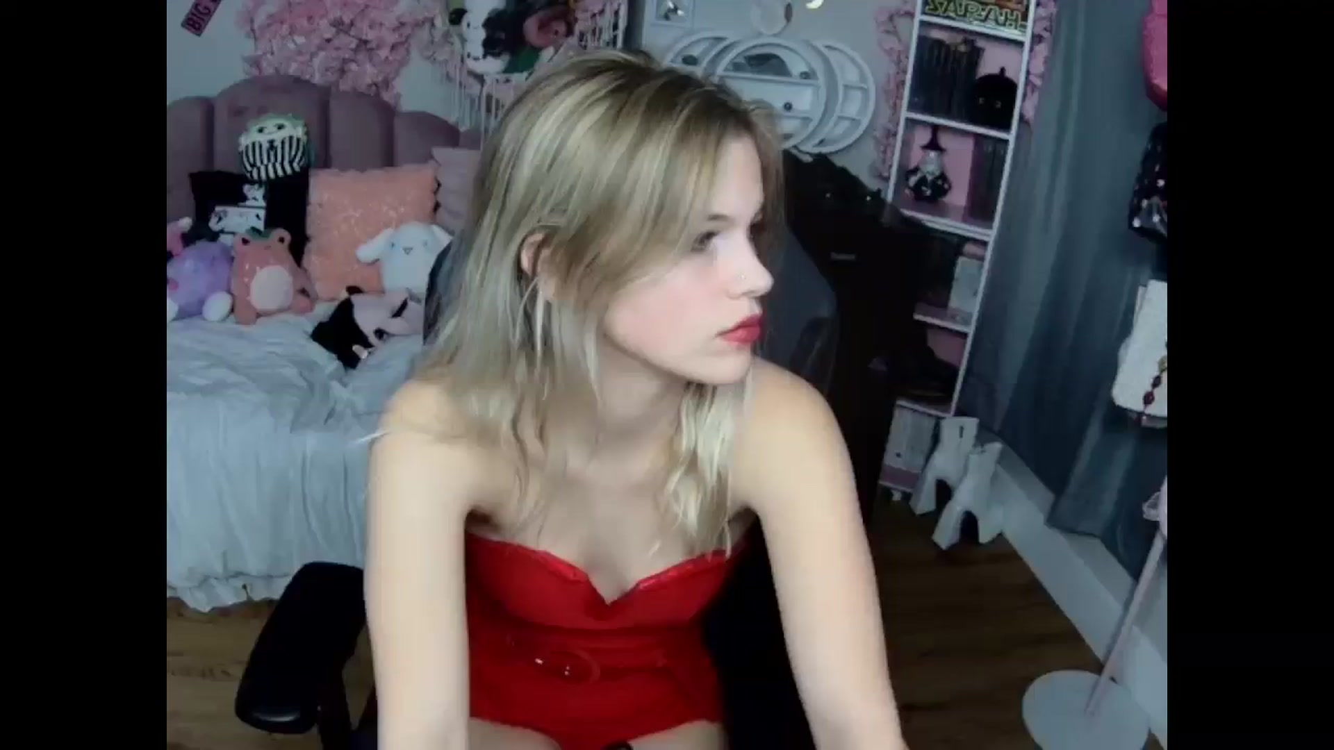 Gallery image thumbnail from Lil__Bunny's myfreecams stream on, 12/02/2024, 21:54 image 13 of 20