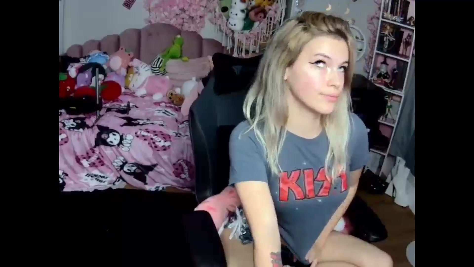 Gallery image thumbnail from Lil__Bunny's myfreecams stream on, 12/18/2024, 21:36 image 5 of 20