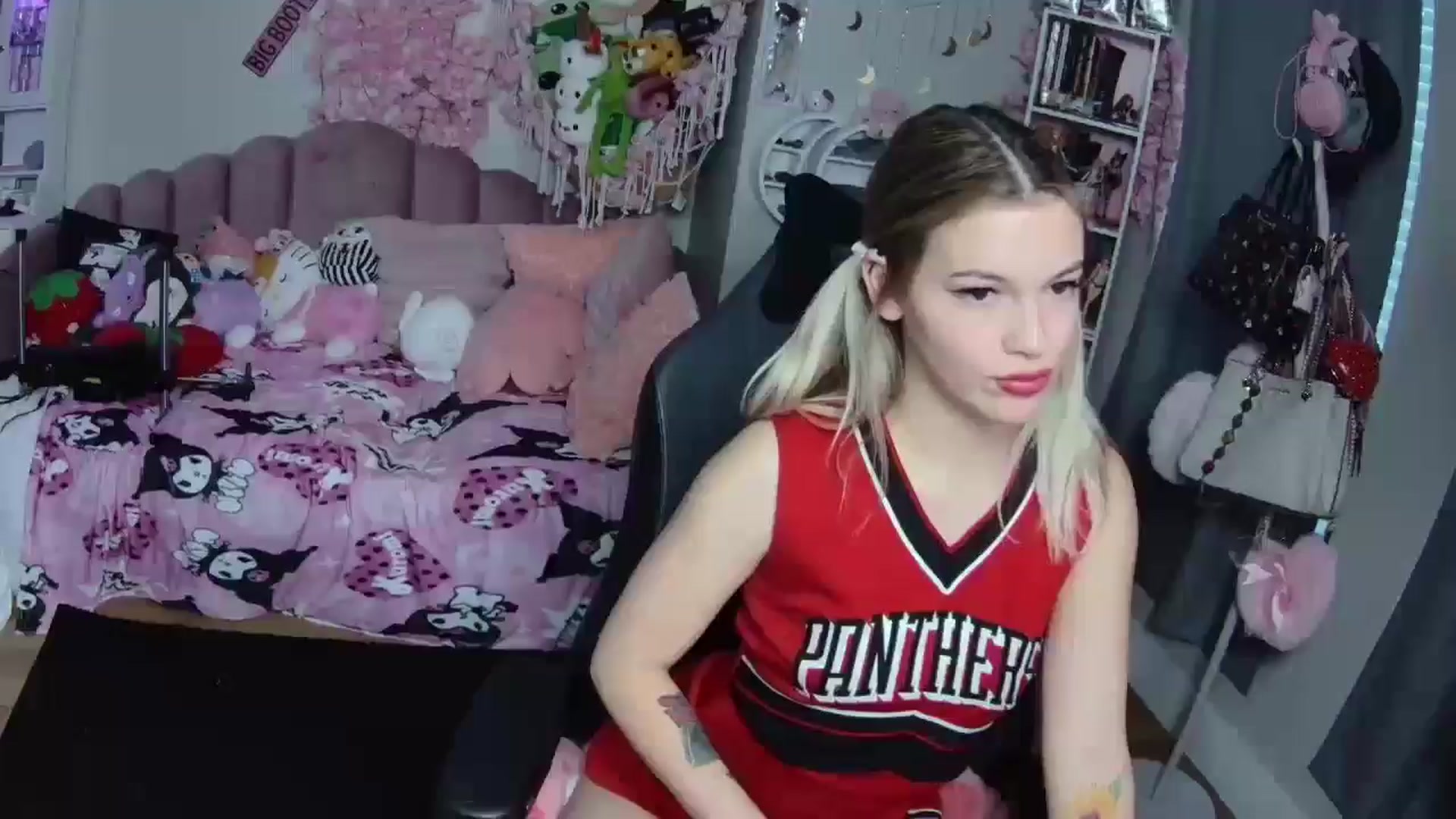 Gallery image thumbnail from Lil__Bunny's myfreecams stream on, 12/25/2024, 22:05 image 11 of 20