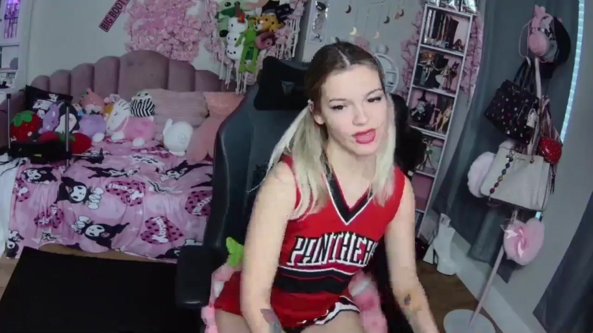 Gallery image thumbnail from Lil__Bunny's myfreecams stream on, 12/25/2024, 22:05 image 7 of 20