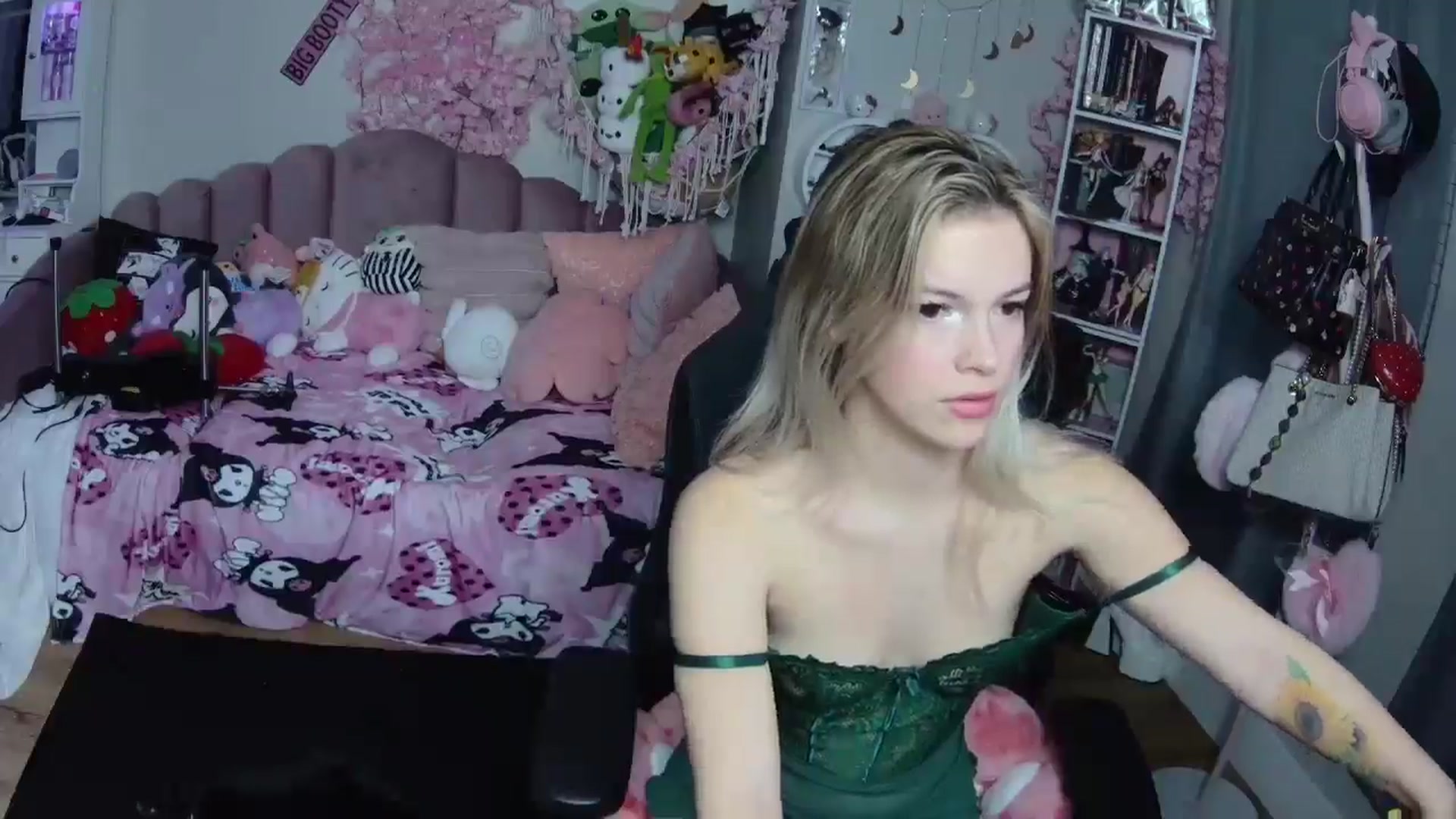 Gallery image thumbnail from Lil__Bunny's myfreecams stream on, 12/26/2024, 01:17 image 4 of 20