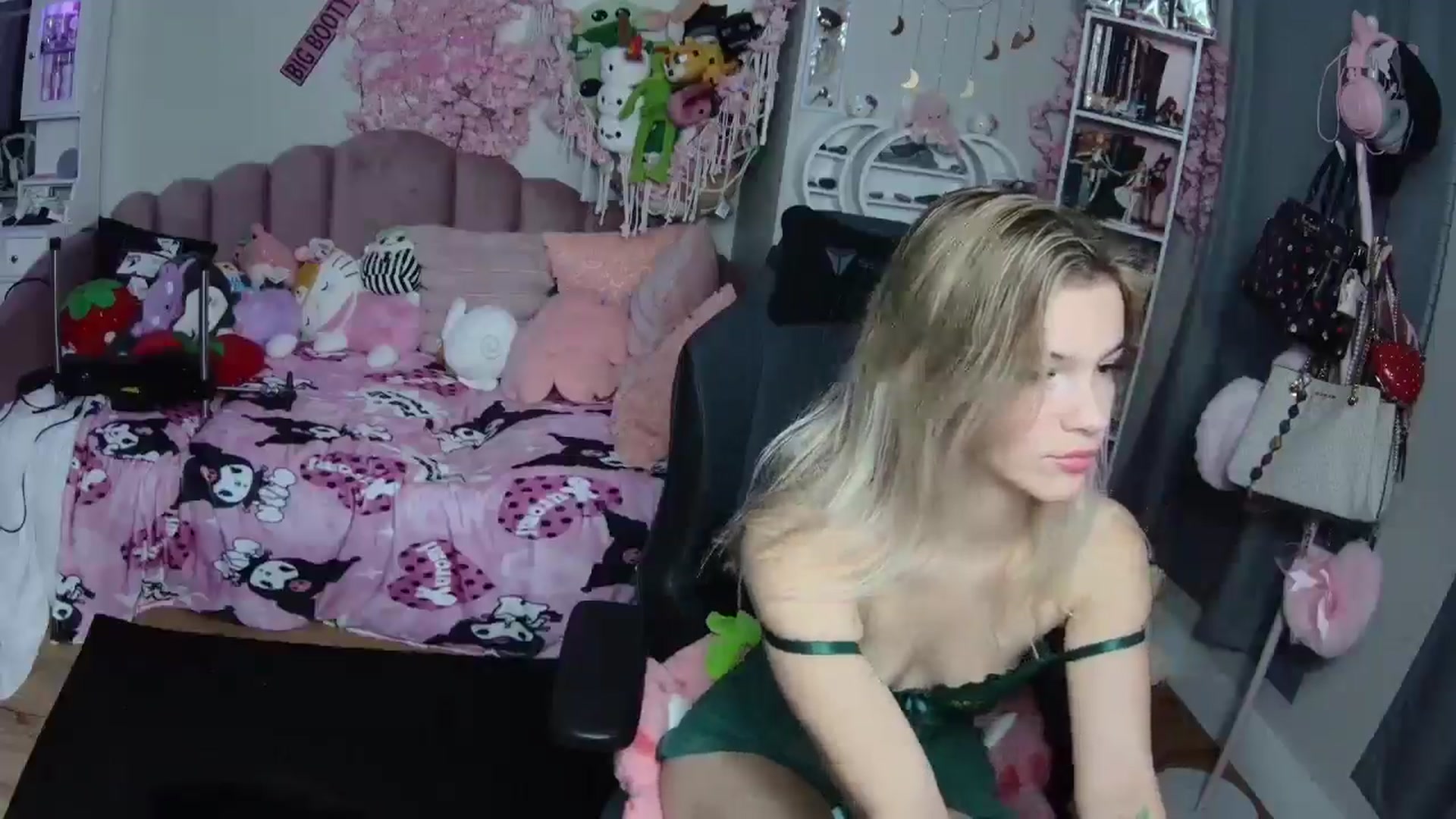 Gallery image thumbnail from Lil__Bunny's myfreecams stream on, 12/26/2024, 01:17 image 3 of 20