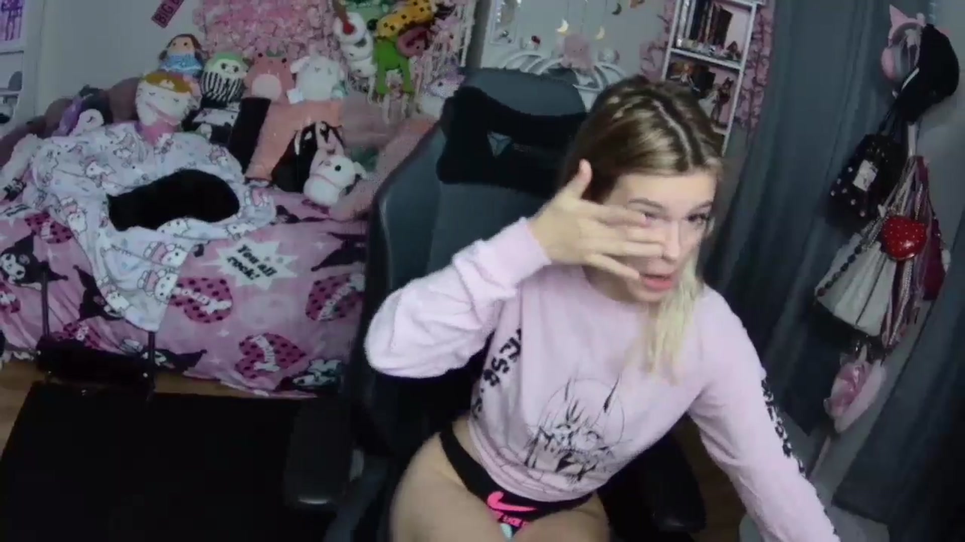 Gallery image thumbnail from Lil__Bunny's myfreecams stream on, 12/29/2024, 23:05 image 5 of 20