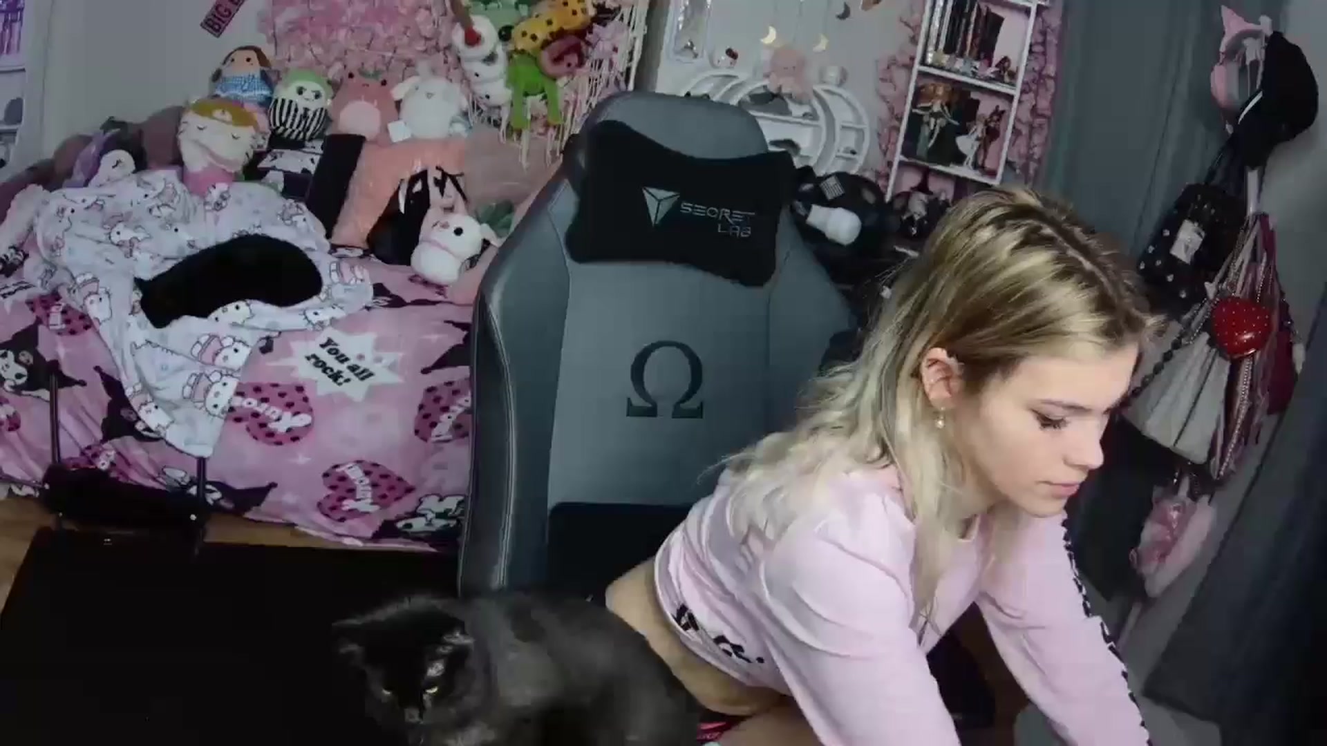 Gallery image thumbnail from Lil__Bunny's myfreecams stream on, 12/29/2024, 23:05 image 11 of 20
