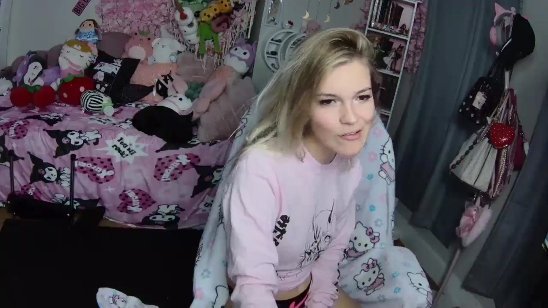 Gallery image thumbnail from Lil__Bunny's myfreecams stream on, 12/30/2024, 04:28 image 16 of 20