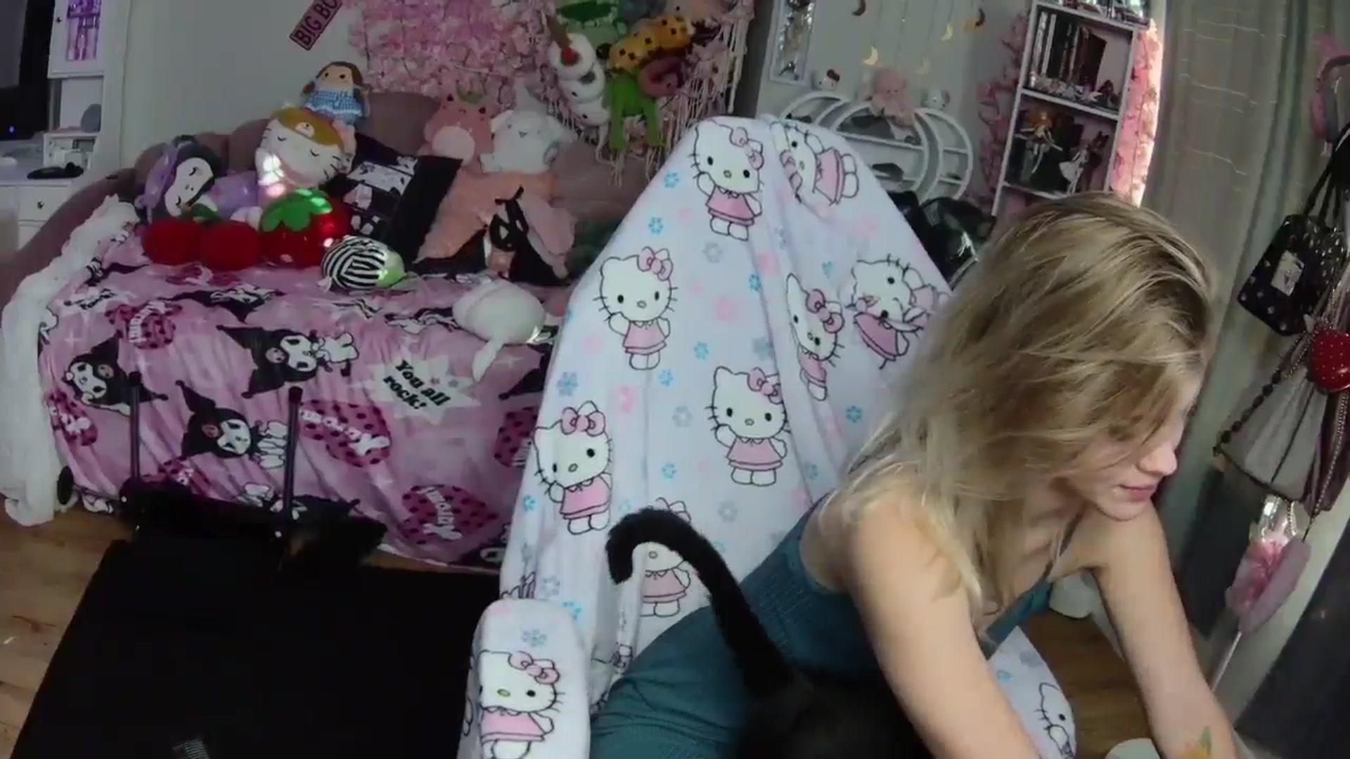 Gallery image thumbnail from Lil__Bunny's myfreecams stream on, 12/30/2024, 16:47 image 8 of 20