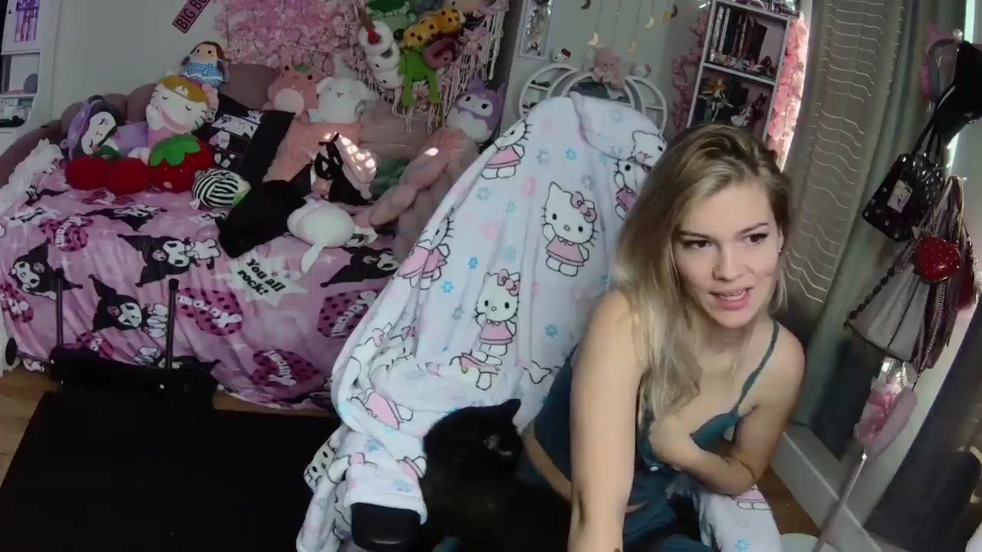 Gallery image thumbnail from Lil__Bunny's myfreecams stream on, 12/30/2024, 16:47 image 18 of 20