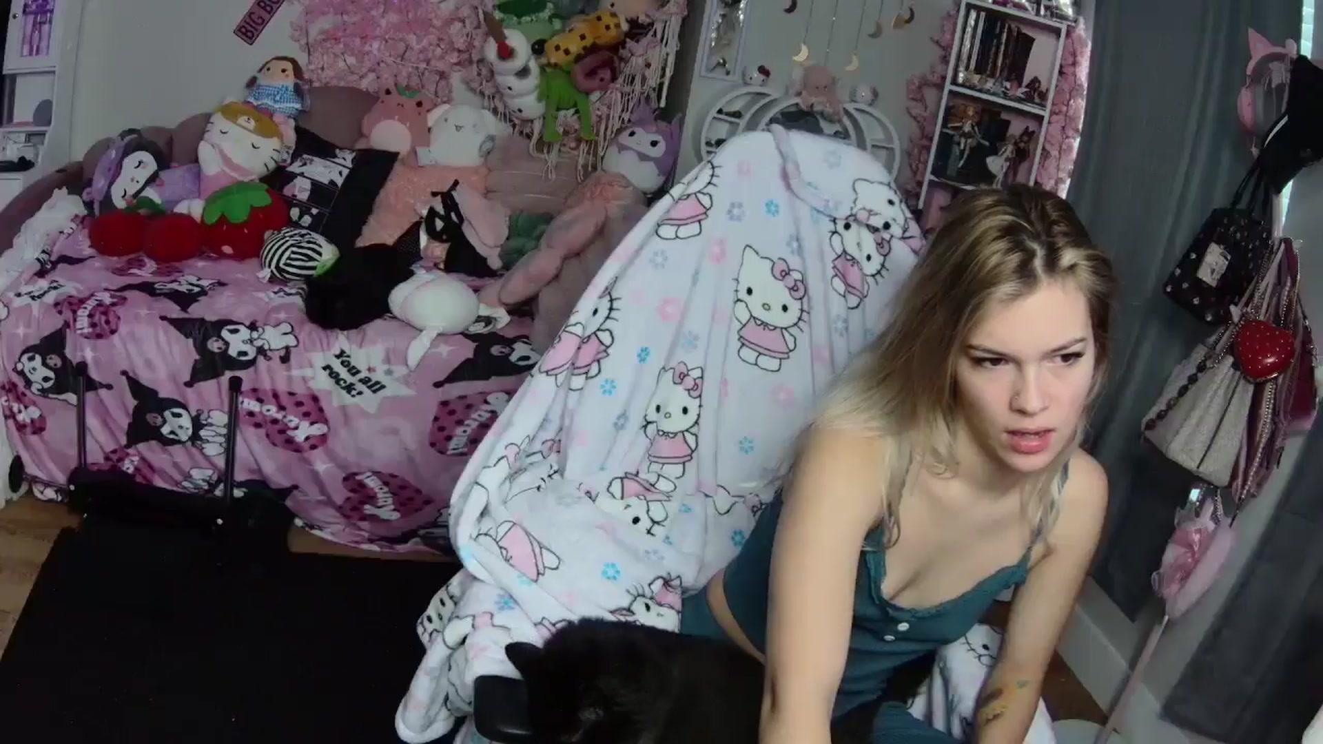 Gallery image thumbnail from Lil__Bunny's myfreecams stream on, 12/30/2024, 16:47 image 17 of 20
