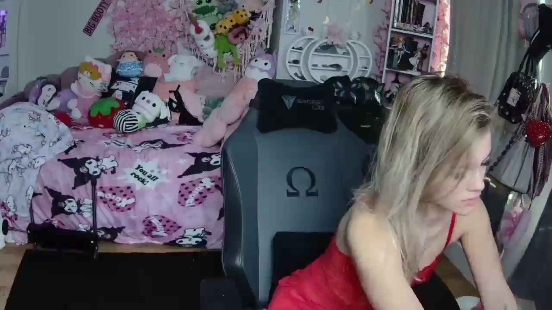 Gallery image thumbnail from Lil__Bunny's myfreecams stream on, 12/31/2024, 15:15 image 9 of 20
