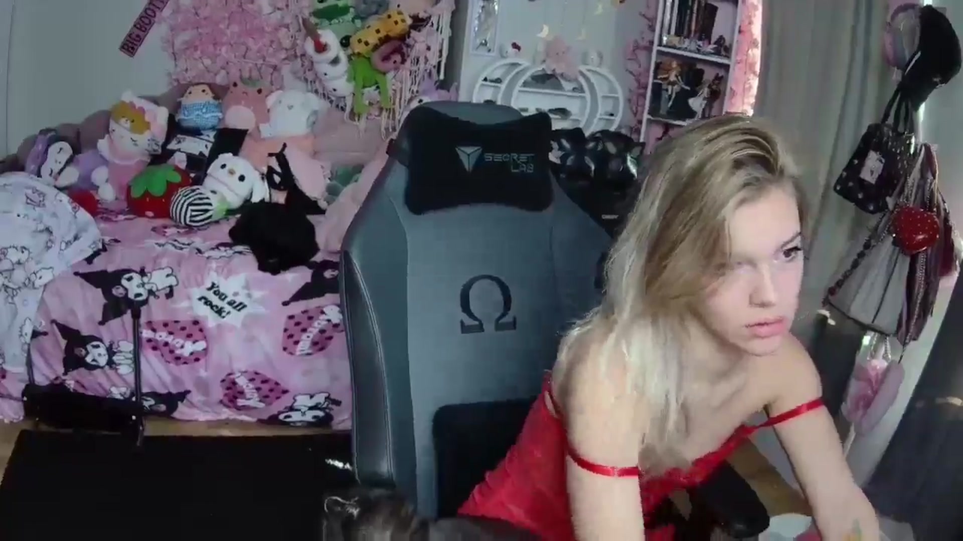 Gallery image thumbnail from Lil__Bunny's myfreecams stream on, 12/31/2024, 15:15 image 18 of 20