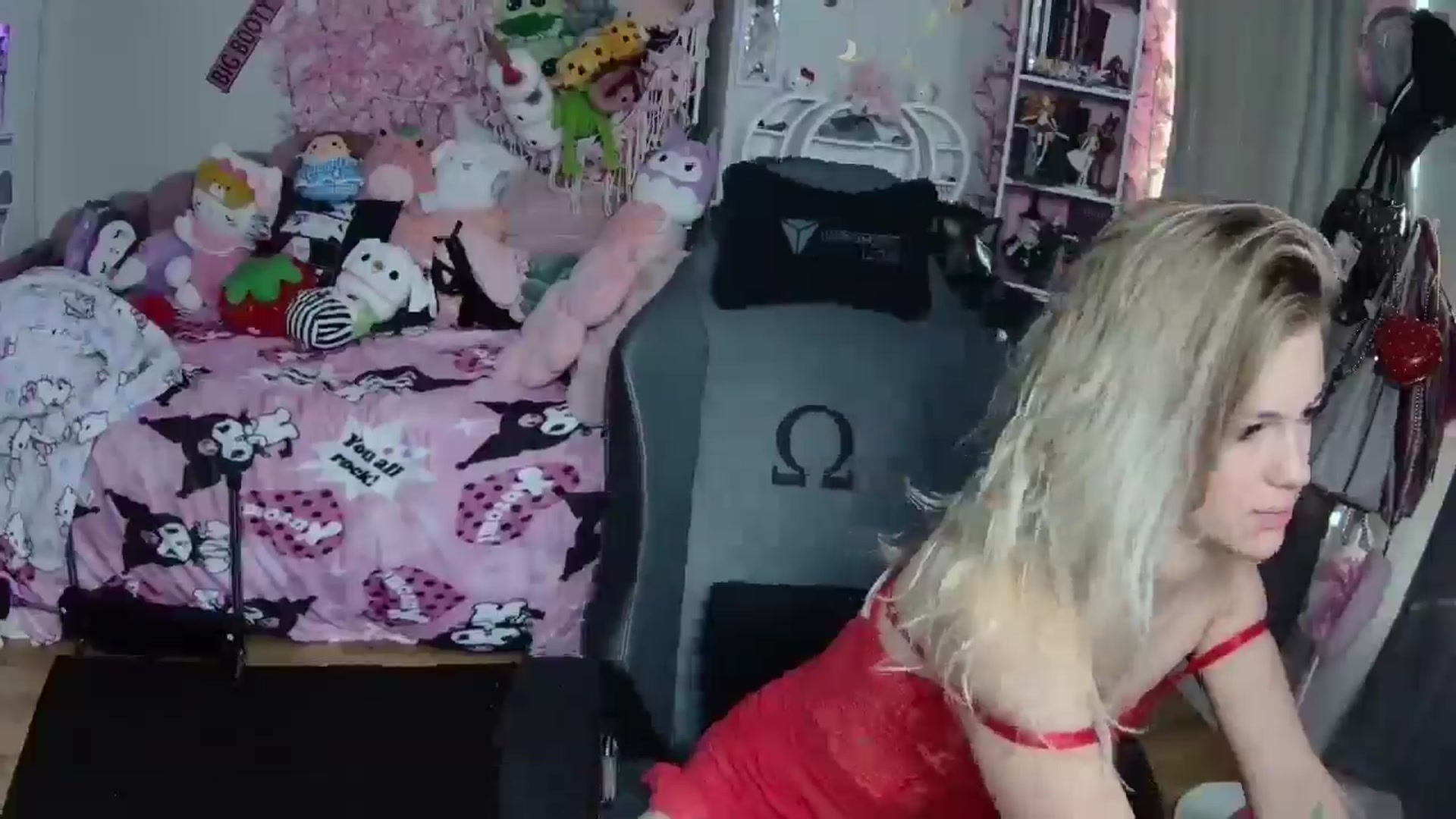 Gallery image thumbnail from Lil__Bunny's myfreecams stream on, 12/31/2024, 15:15 image 11 of 20