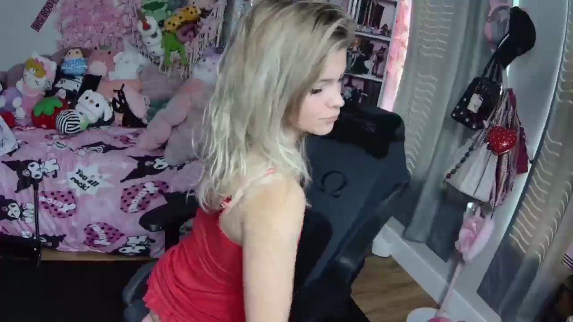 Gallery image thumbnail from Lil__Bunny's myfreecams stream on, 12/31/2024, 17:58 image 18 of 20