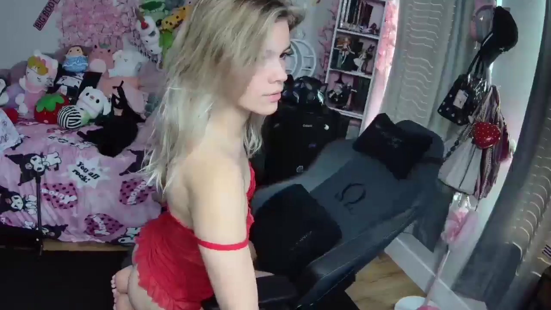 Gallery image thumbnail from Lil__Bunny's myfreecams stream on, 12/31/2024, 17:58 image 12 of 20