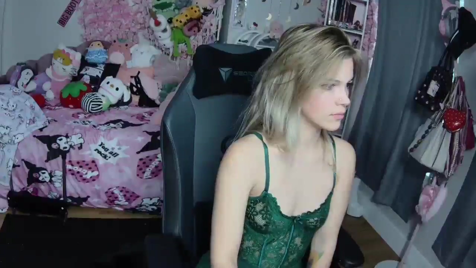 Gallery image thumbnail from Lil__Bunny's myfreecams stream on, 12/31/2024, 20:22 image 4 of 20