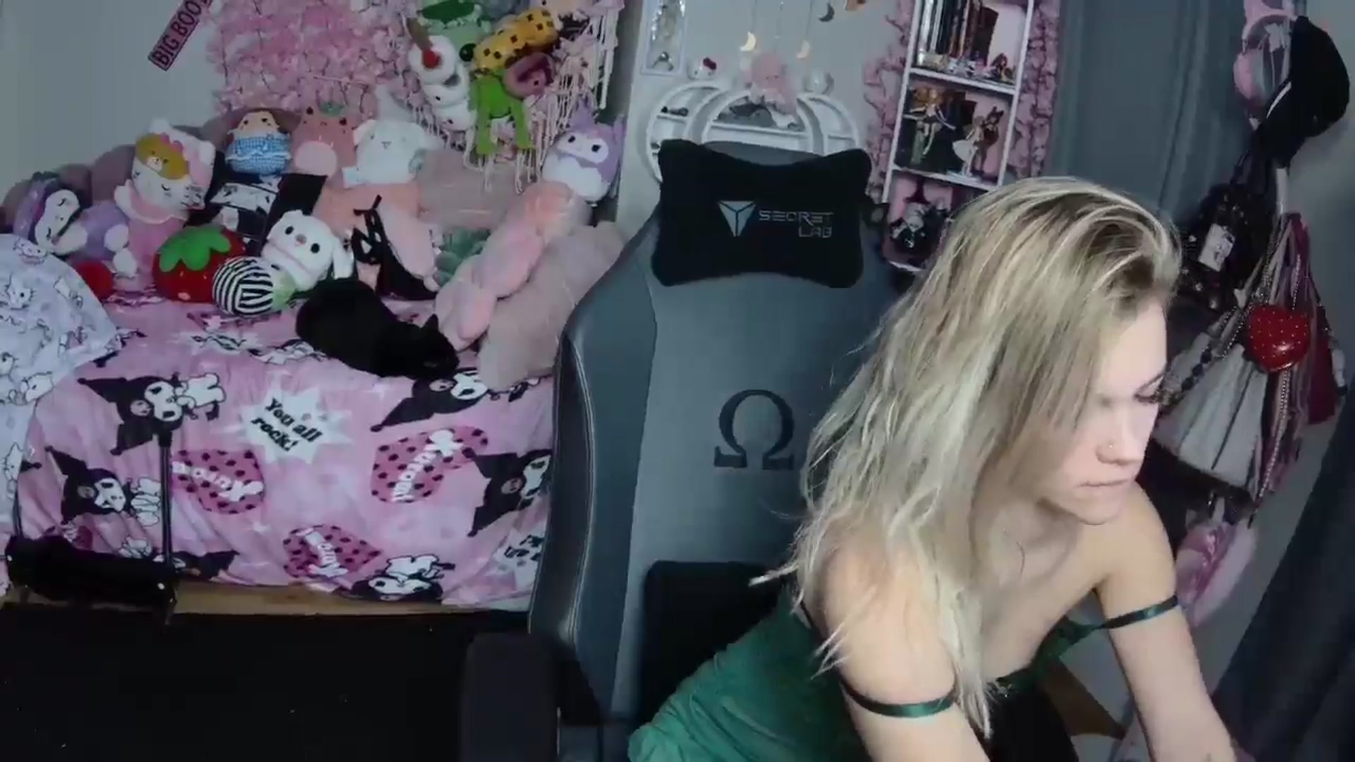Gallery image thumbnail from Lil__Bunny's myfreecams stream on, 01/01/2025, 24:56 image 6 of 20