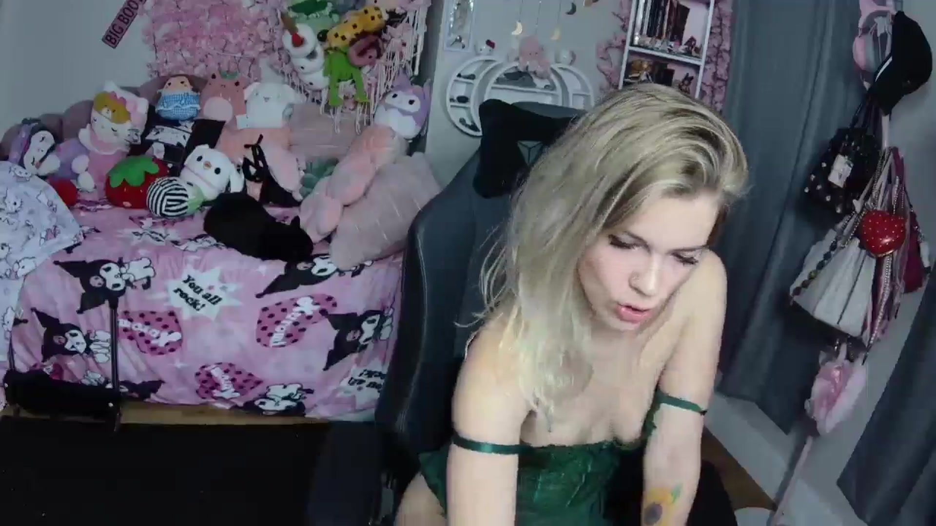 Gallery image thumbnail from Lil__Bunny's myfreecams stream on, 01/01/2025, 24:56 image 7 of 20