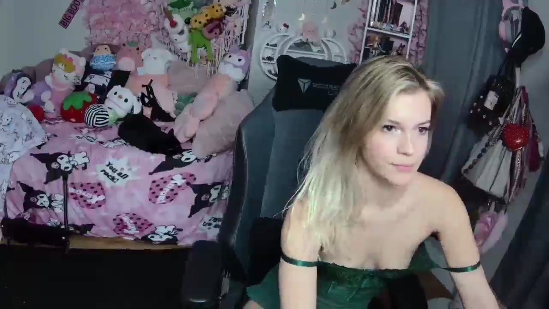Gallery image thumbnail from Lil__Bunny's myfreecams stream on, 01/01/2025, 24:56 image 11 of 20