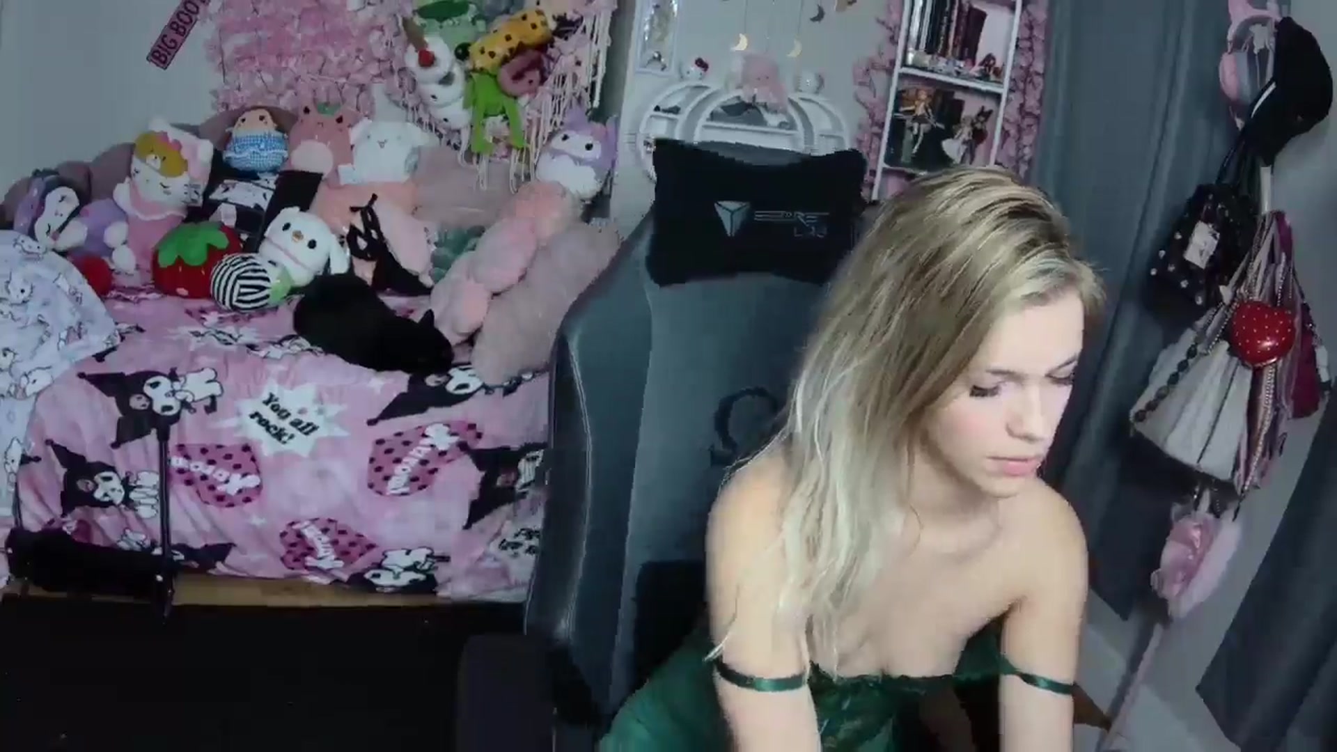 Gallery image thumbnail from Lil__Bunny's myfreecams stream on, 01/01/2025, 24:56 image 5 of 20