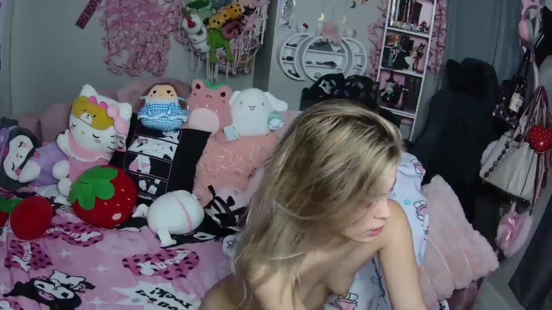 Gallery image thumbnail from Lil__Bunny's myfreecams stream on, 01/01/2025, 02:35 image 4 of 20
