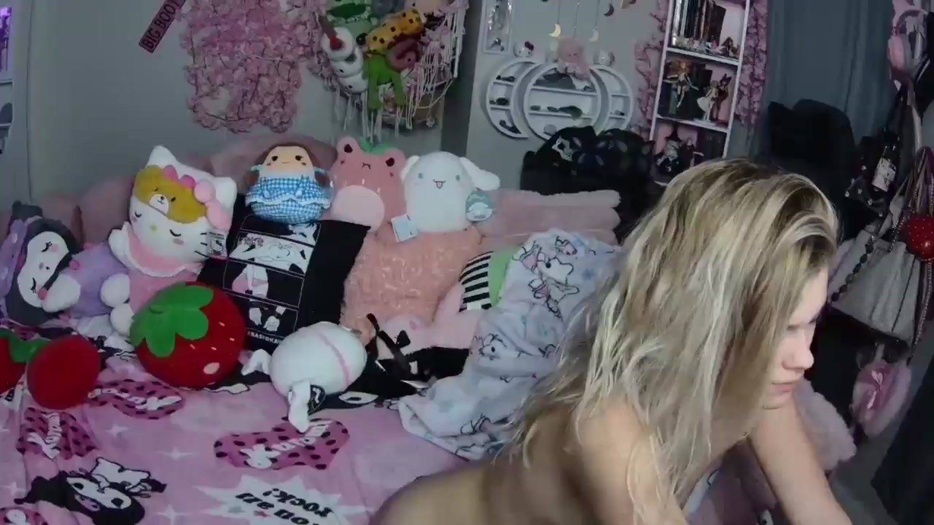 Gallery image thumbnail from Lil__Bunny's myfreecams stream on, 01/01/2025, 02:35 image 1 of 20