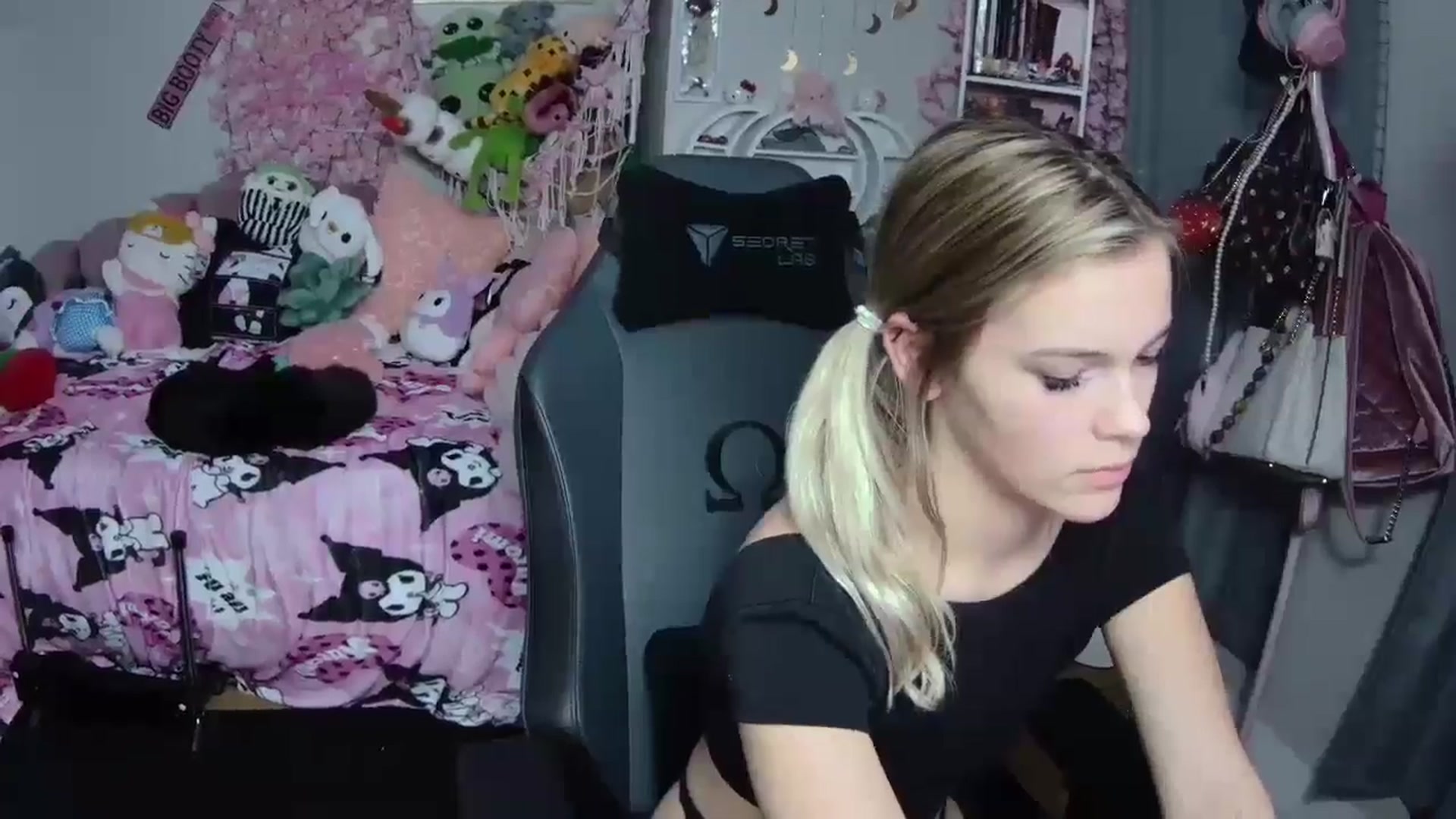 Gallery image thumbnail from Lil__Bunny's myfreecams stream on, 01/02/2025, 01:16 image 3 of 20