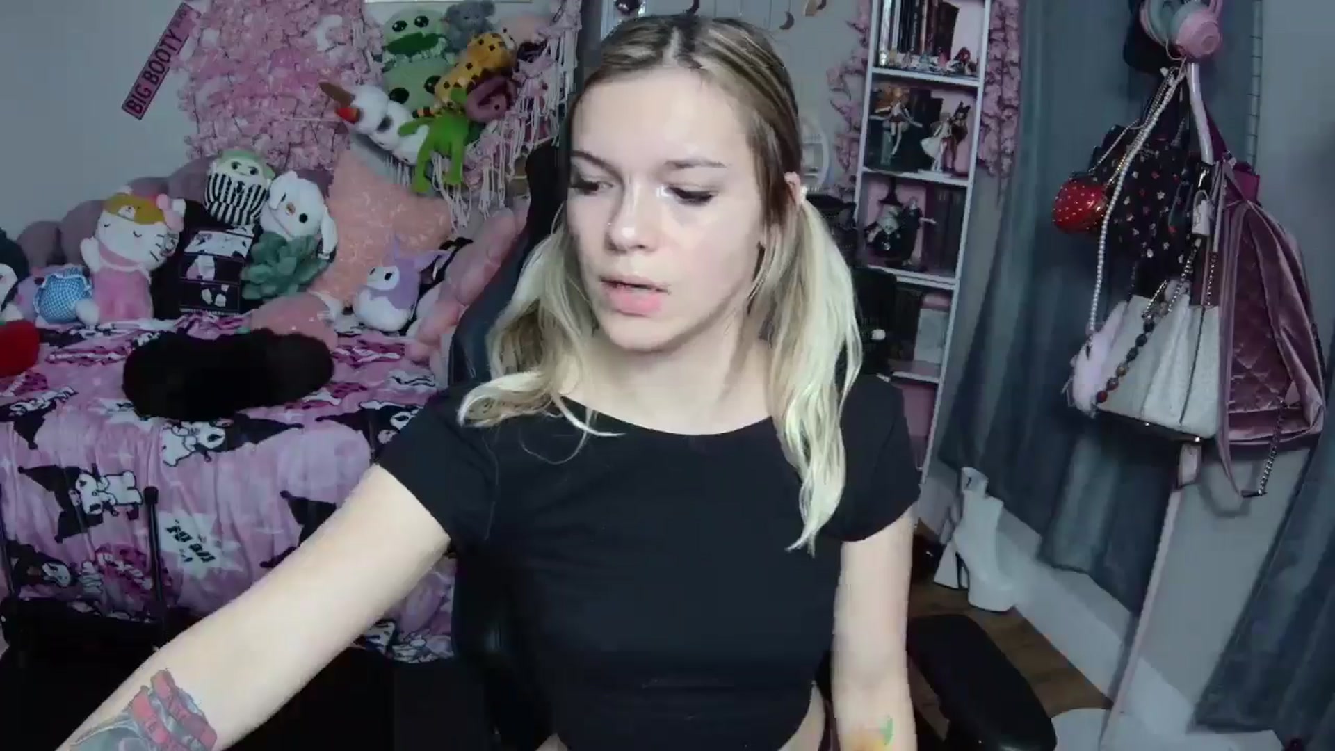 Gallery image thumbnail from Lil__Bunny's myfreecams stream on, 01/02/2025, 01:16 image 19 of 20