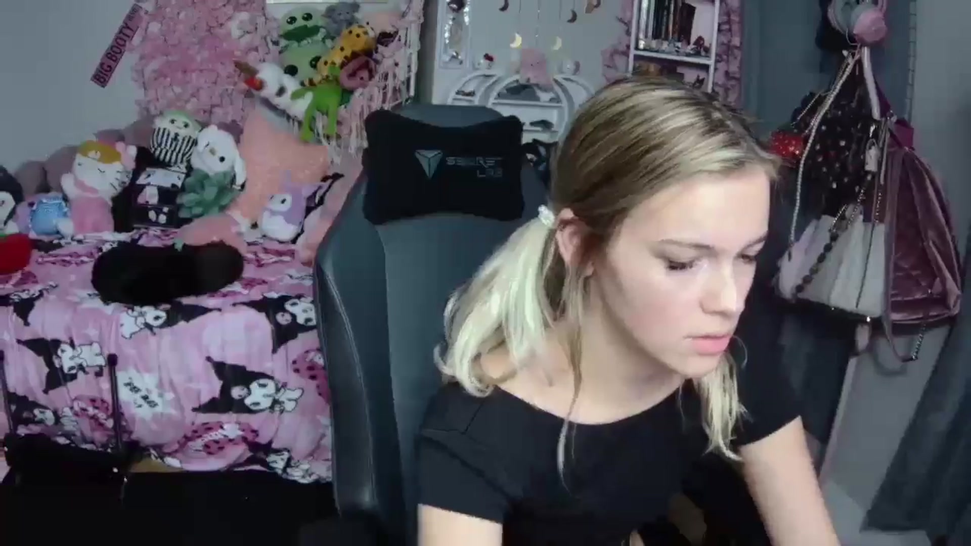 Gallery image thumbnail from Lil__Bunny's myfreecams stream on, 01/02/2025, 01:16 image 16 of 20