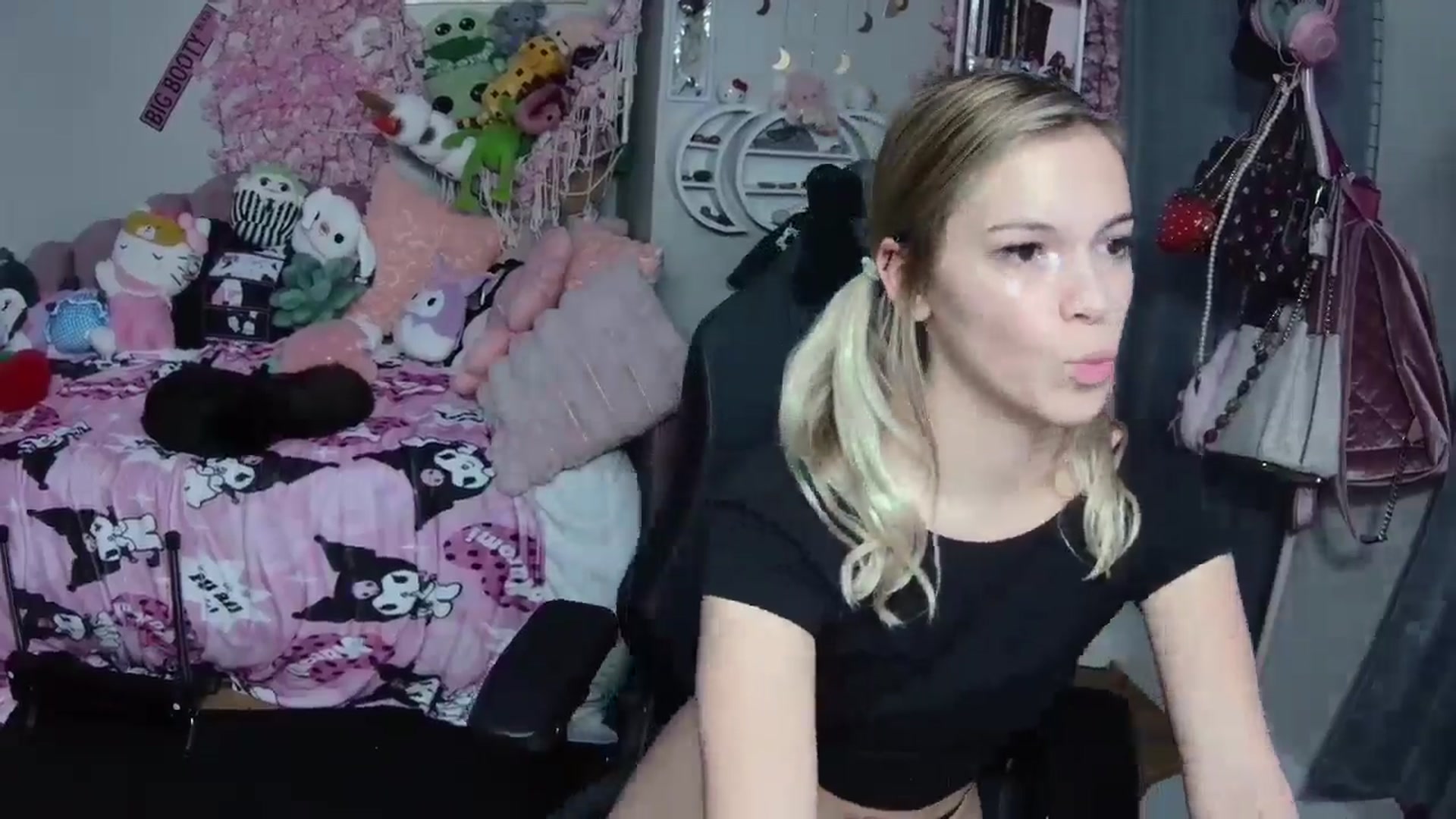 Gallery image thumbnail from Lil__Bunny's myfreecams stream on, 01/02/2025, 01:16 image 6 of 20
