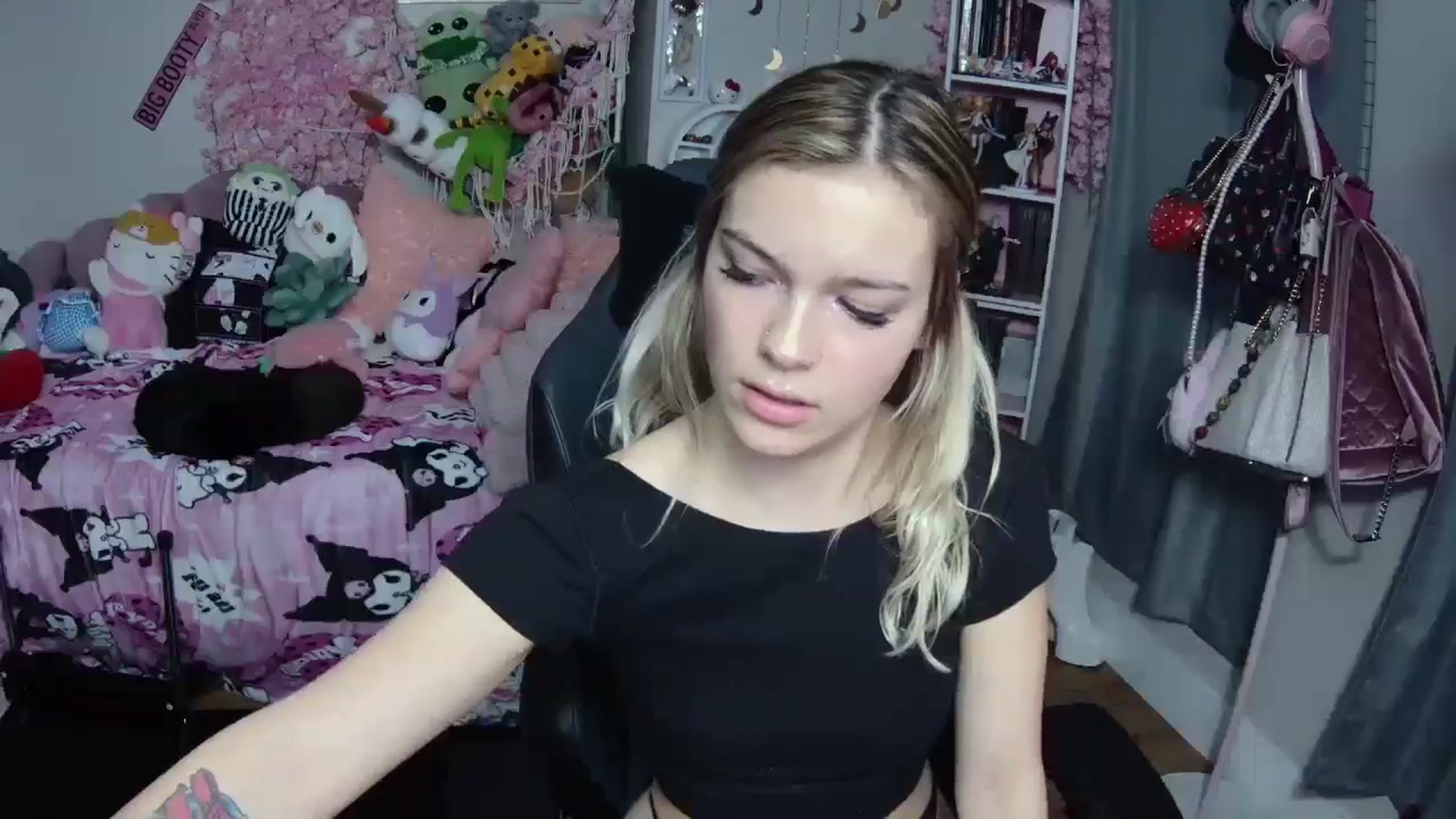Gallery image thumbnail from Lil__Bunny's myfreecams stream on, 01/02/2025, 01:16 image 18 of 20