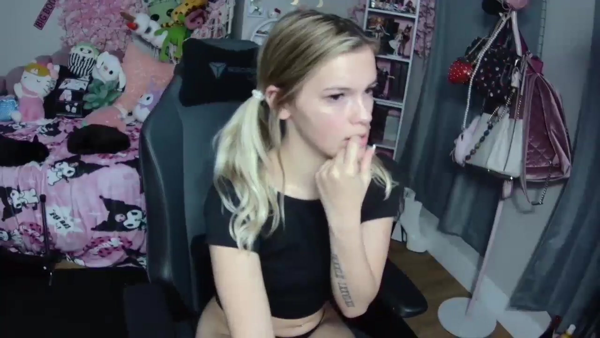 Gallery image thumbnail from Lil__Bunny's myfreecams stream on, 01/02/2025, 02:59 image 16 of 20